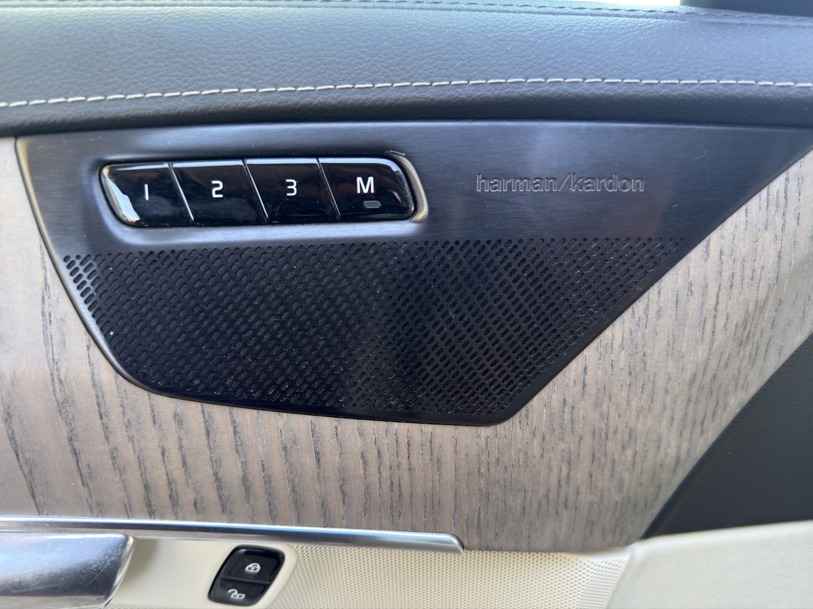 VOLVO XC90 B6 Benzin Mild Hybrid AWD Inscription Geartronic-image-10