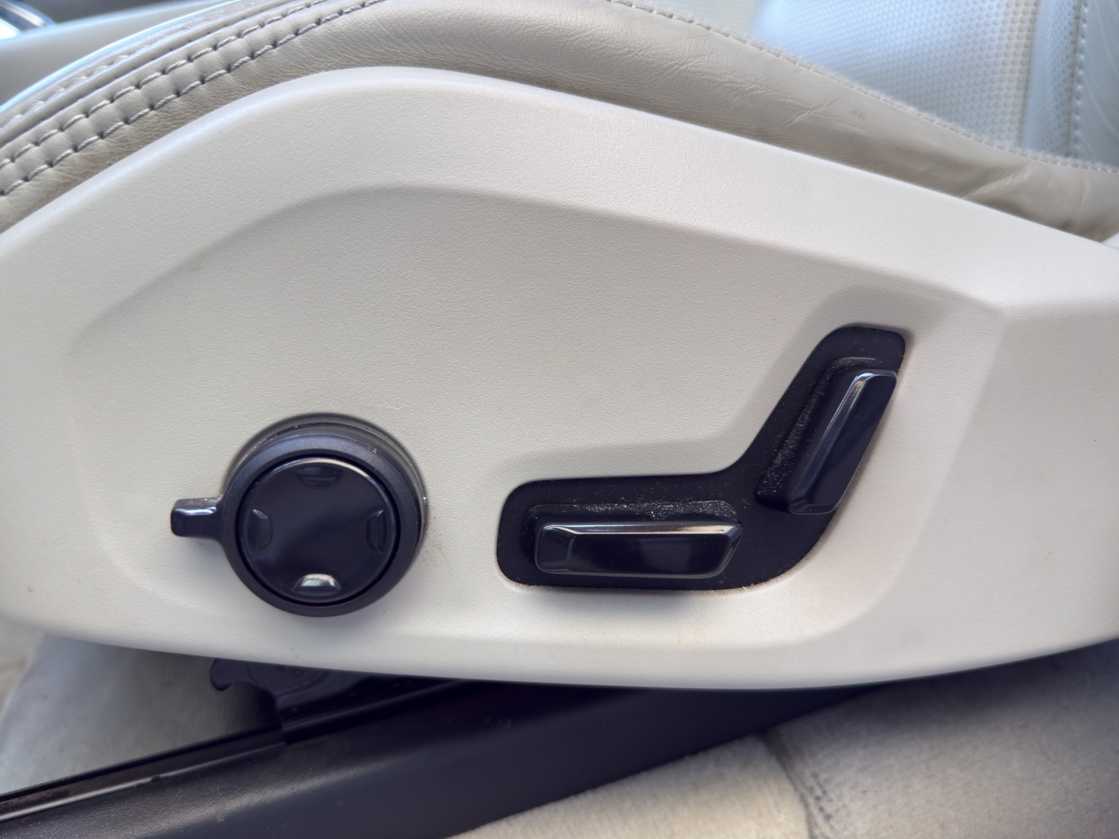 VOLVO XC90 B6 Benzin Mild Hybrid AWD Inscription Geartronic-image-9
