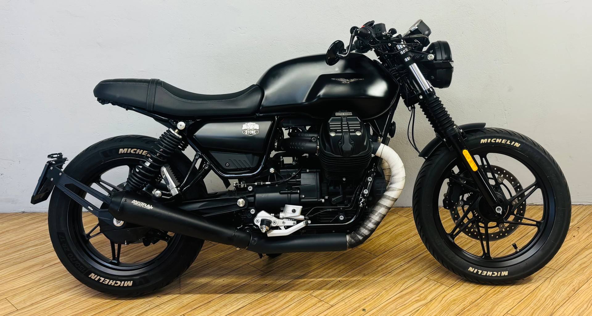 MOTO GUZZI V7 IV 850 Stone-showroom-element-1