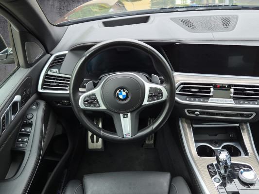 BMW X5 xDrive M50i-image-7