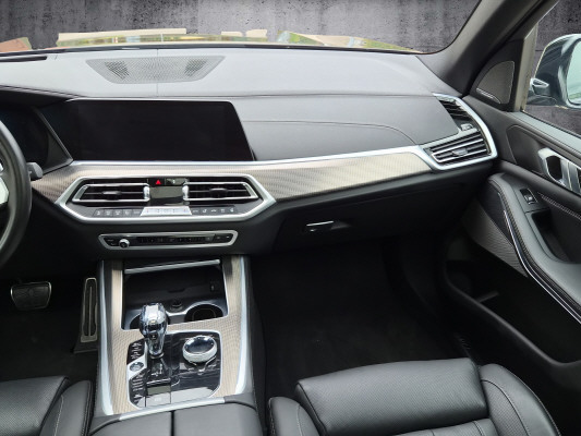 BMW X5 xDrive M50i-image-8
