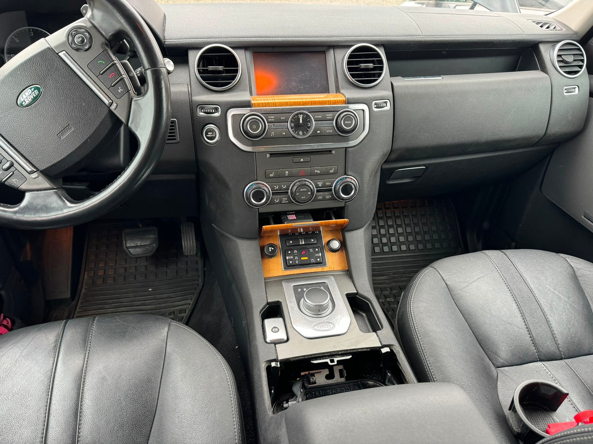 LAND ROVER Discovery 3.0 SDV6 HSE Automatic-image-6