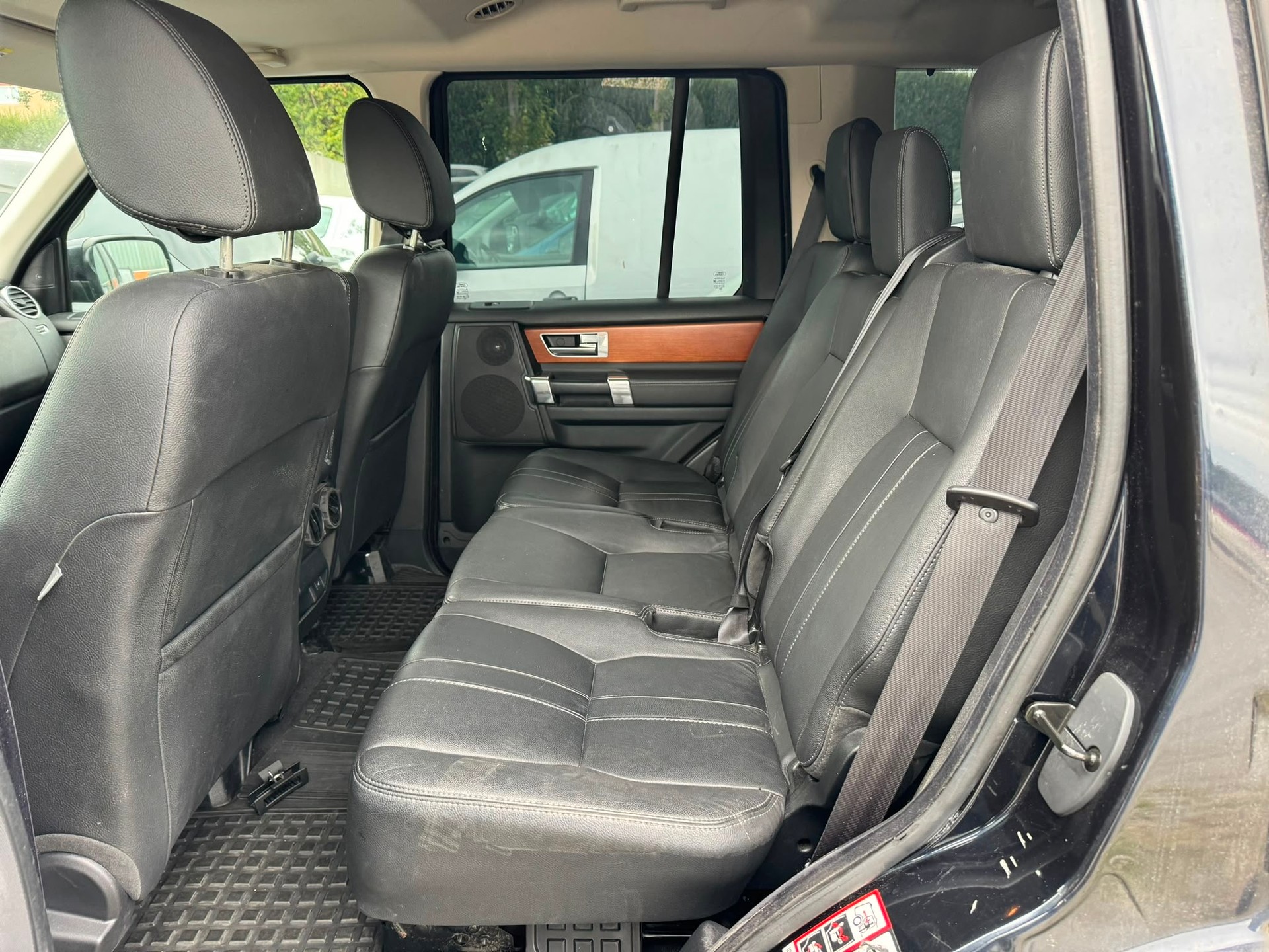 LAND ROVER Discovery 3.0 SDV6 HSE Automatic-image-5