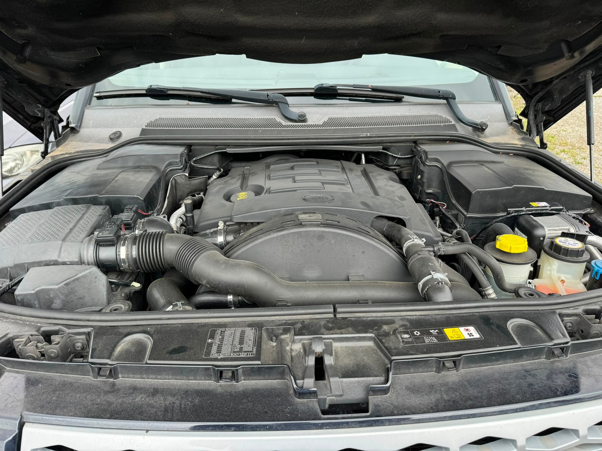 LAND ROVER Discovery 3.0 SDV6 HSE Automatic-image-8