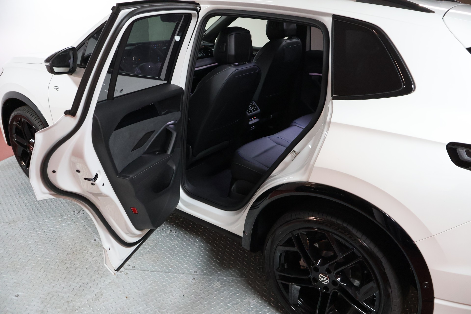 VW Tiguan 2.0 TDI SCR R-Line 4Motion DSG-image-15