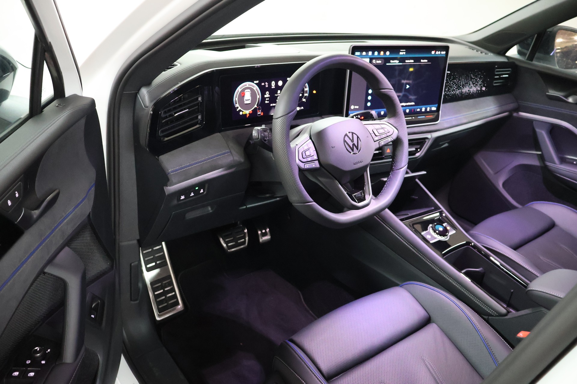 VW Tiguan 2.0 TDI SCR R-Line 4Motion DSG-image-8