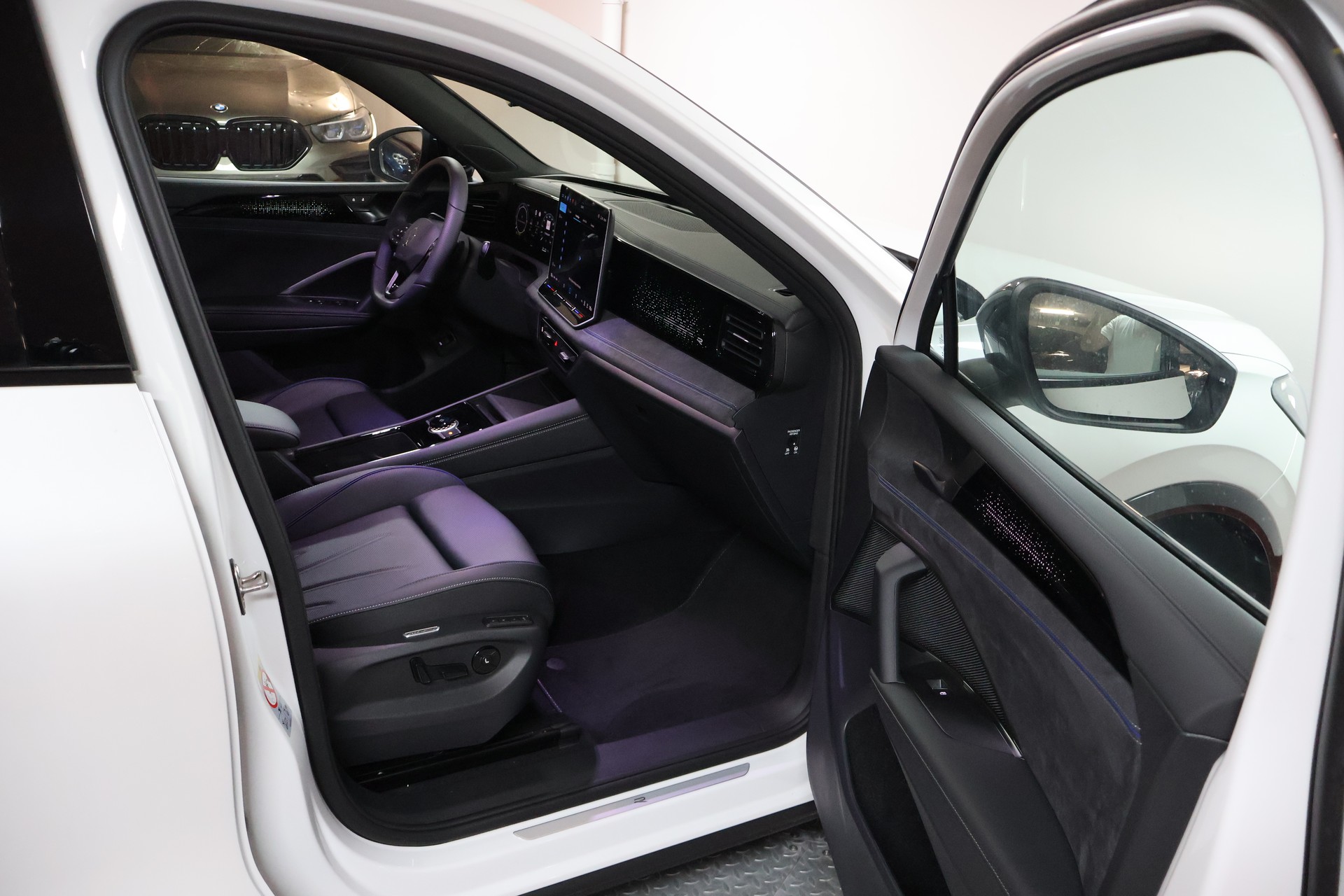 VW Tiguan 2.0 TDI SCR R-Line 4Motion DSG-image-13