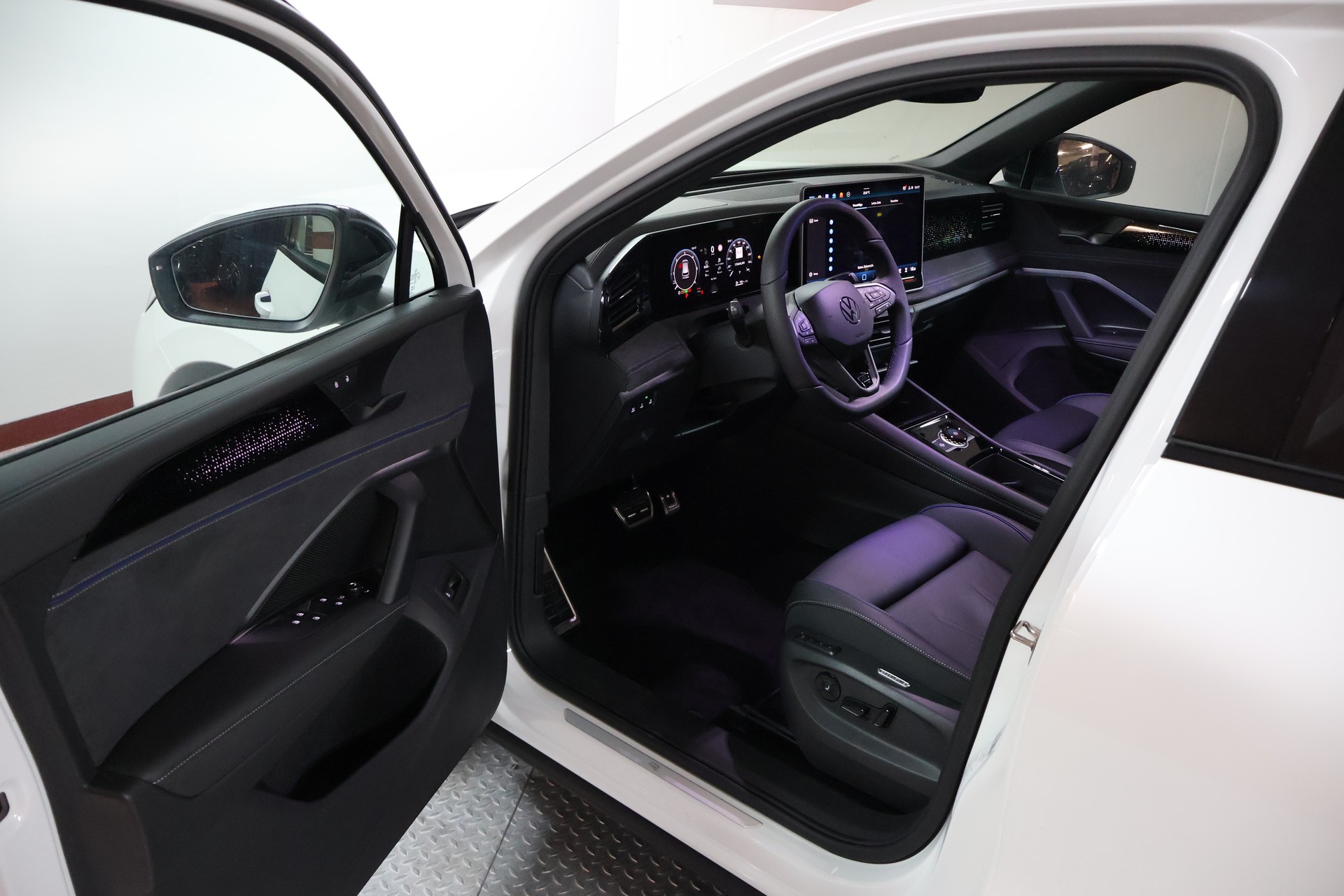 VW Tiguan 2.0 TDI SCR R-Line 4Motion DSG-image-5
