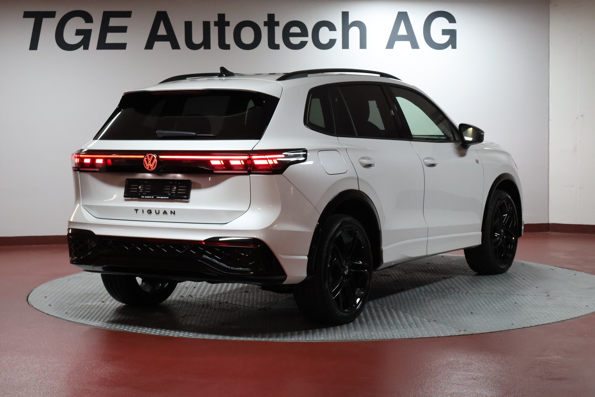 VW Tiguan 2.0 TDI SCR R-Line 4Motion DSG-image-21