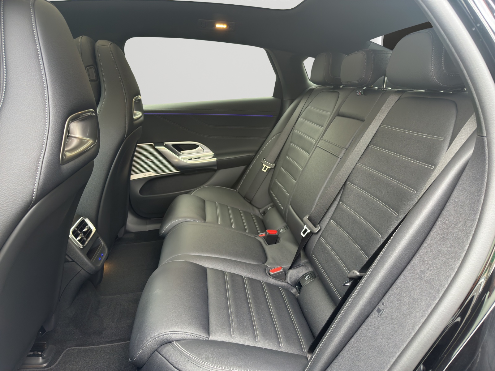Image MERCEDES-BENZ C-400 C 400 4Matic EQ