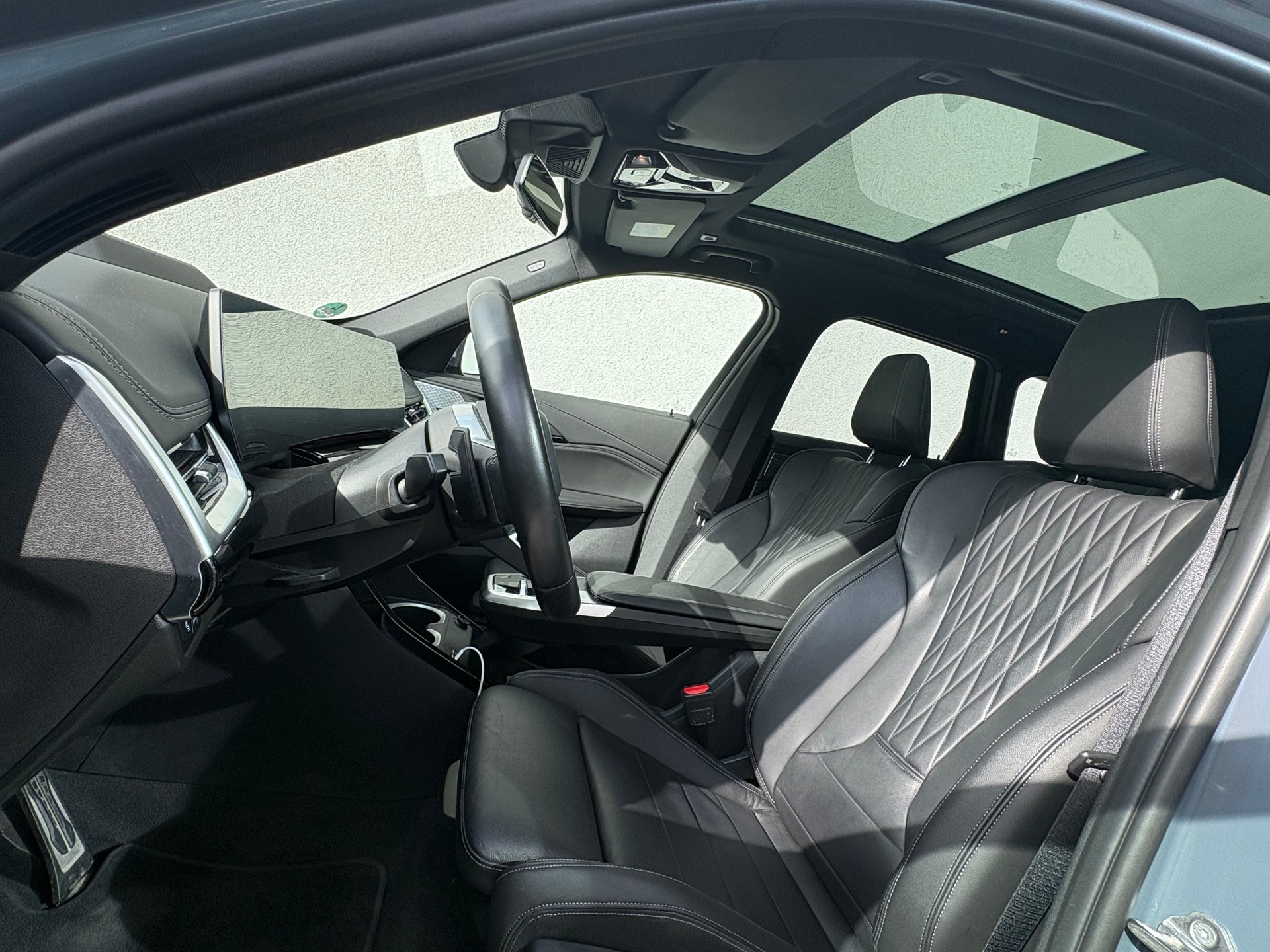 BMW xDrive 23d 48V M Sport - Vollausstattung, Panoramadach, HUD, 8-fach bereift, aus 1. Hand-image-3