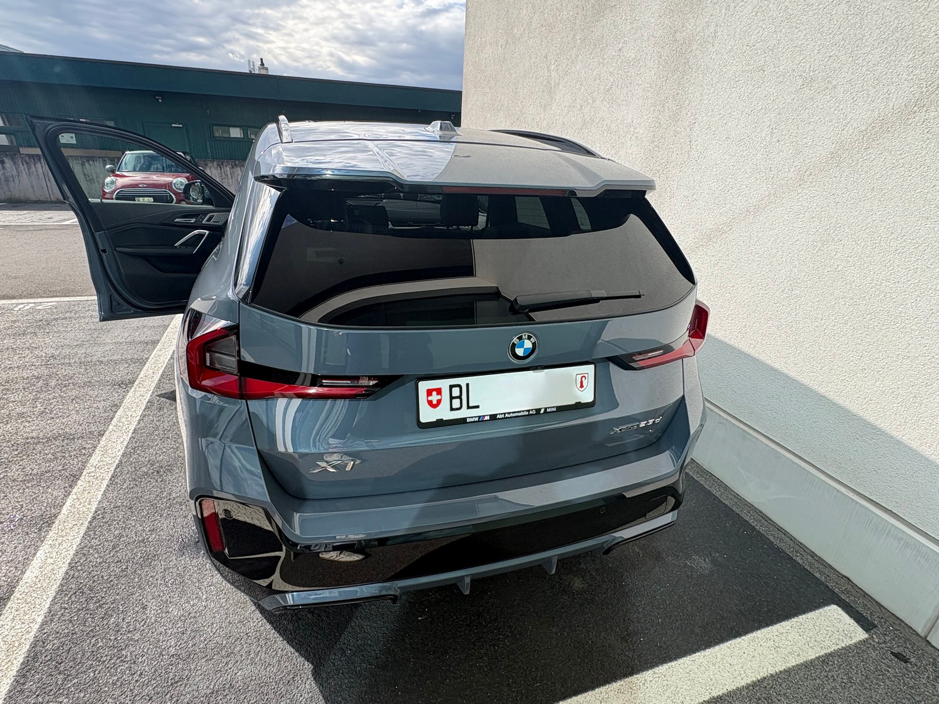 BMW xDrive 23d 48V M Sport - Vollausstattung, Panoramadach, HUD, 8-fach bereift, aus 1. Hand-image-6
