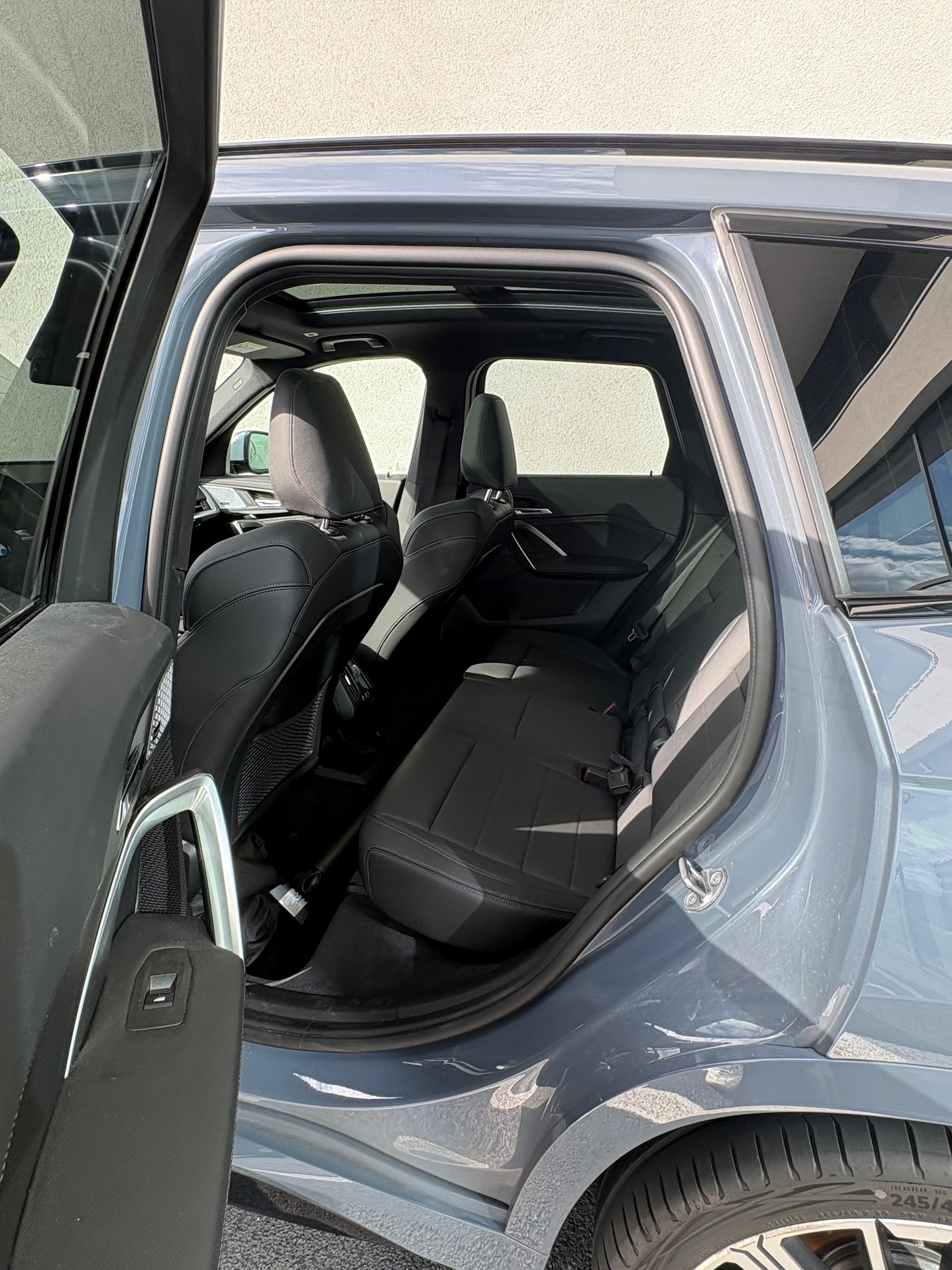 BMW xDrive 23d 48V M Sport - Vollausstattung, Panoramadach, HUD, 8-fach bereift, aus 1. Hand-image-5