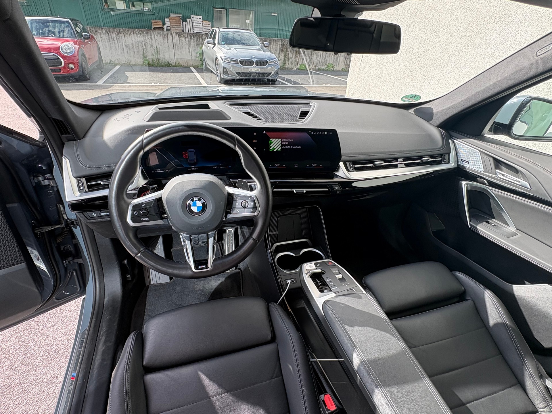 BMW xDrive 23d 48V M Sport - Vollausstattung, Panoramadach, HUD, 8-fach bereift, aus 1. Hand-image-4