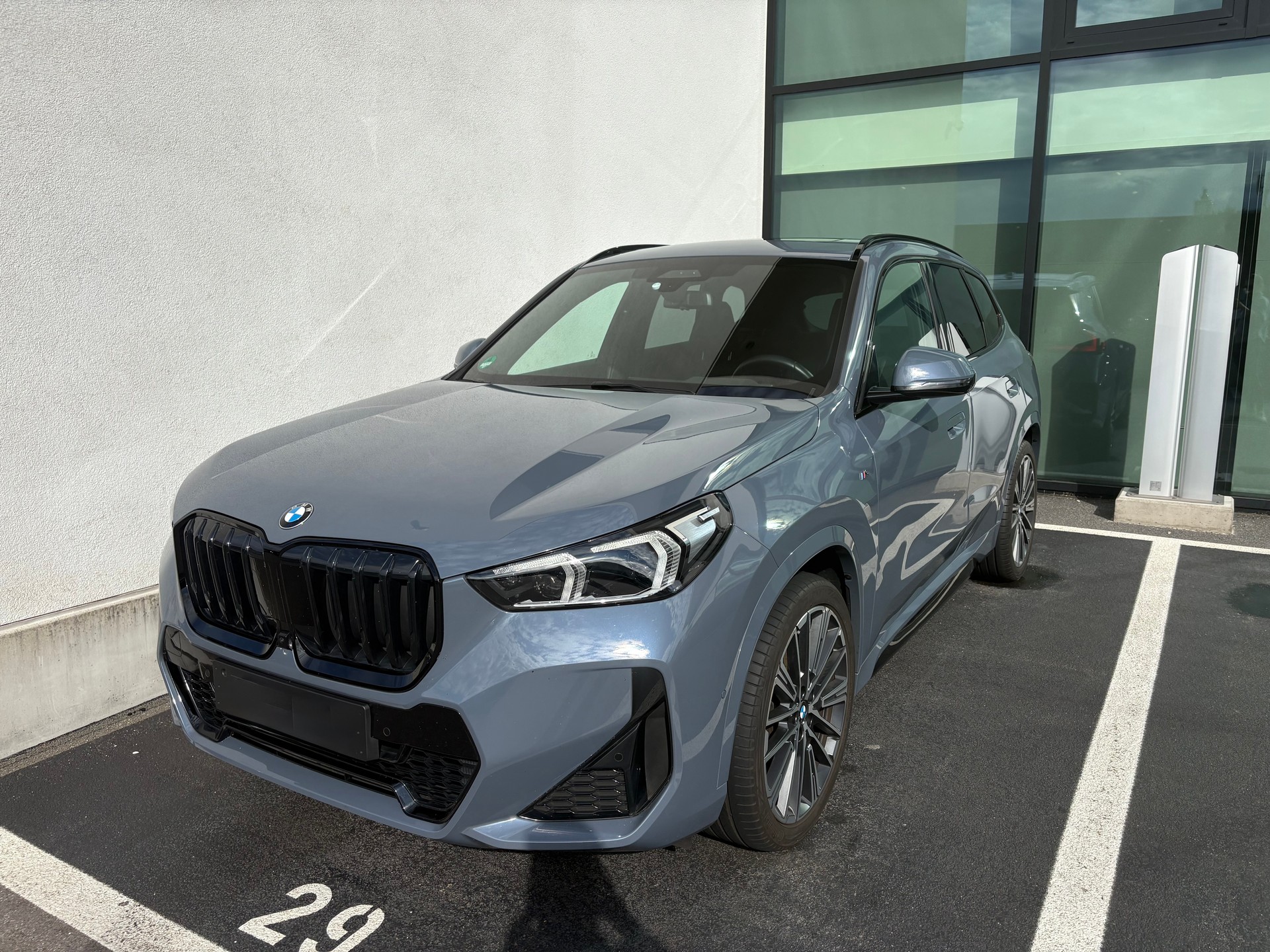 BMW xDrive 23d 48V M Sport - Vollausstattung, Panoramadach, HUD, 8-fach bereift, aus 1. Hand-image-1