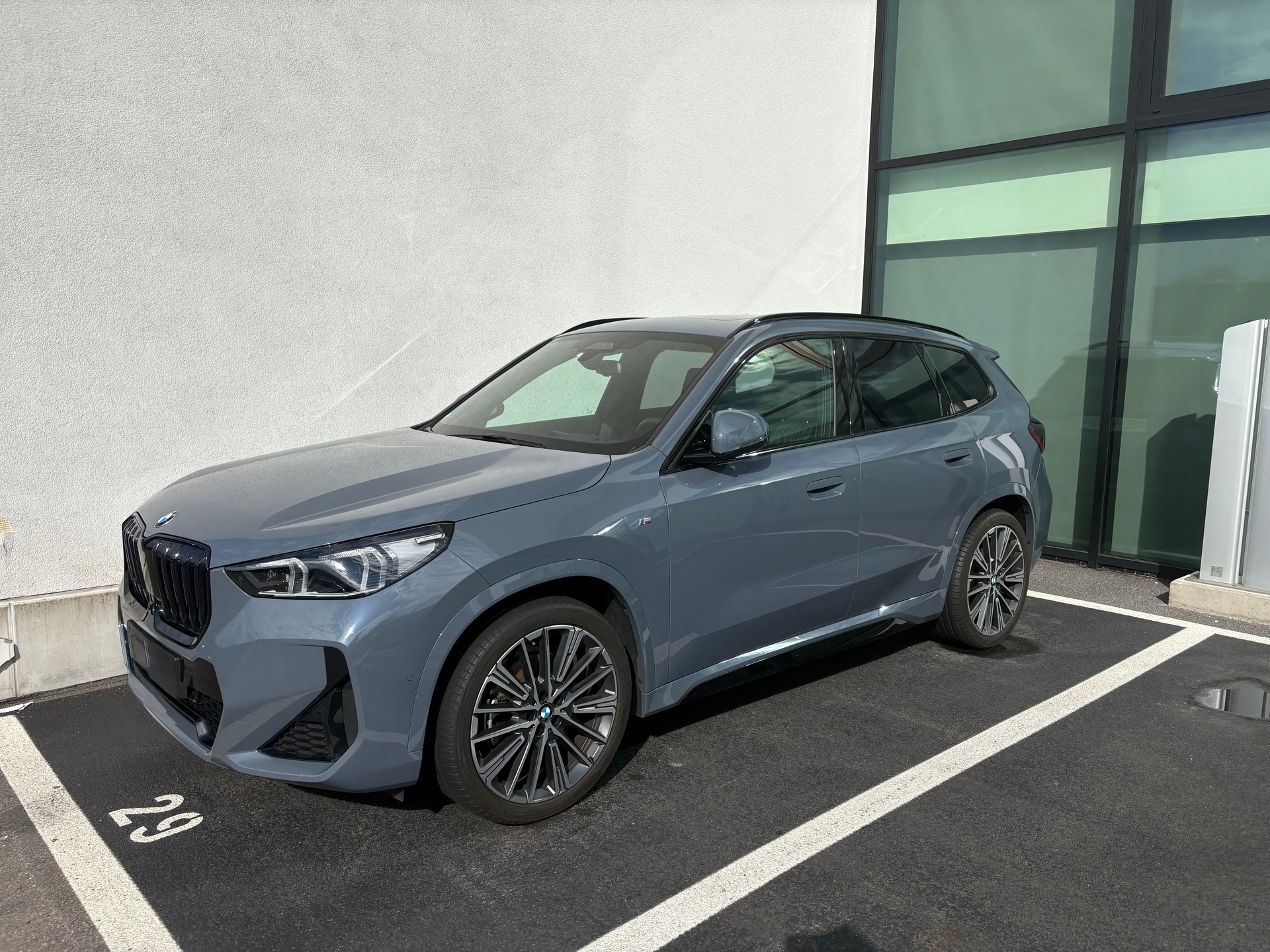 BMW xDrive 23d 48V M Sport - Vollausstattung, Panoramadach, HUD, 8-fach bereift, aus 1. Hand-image-0