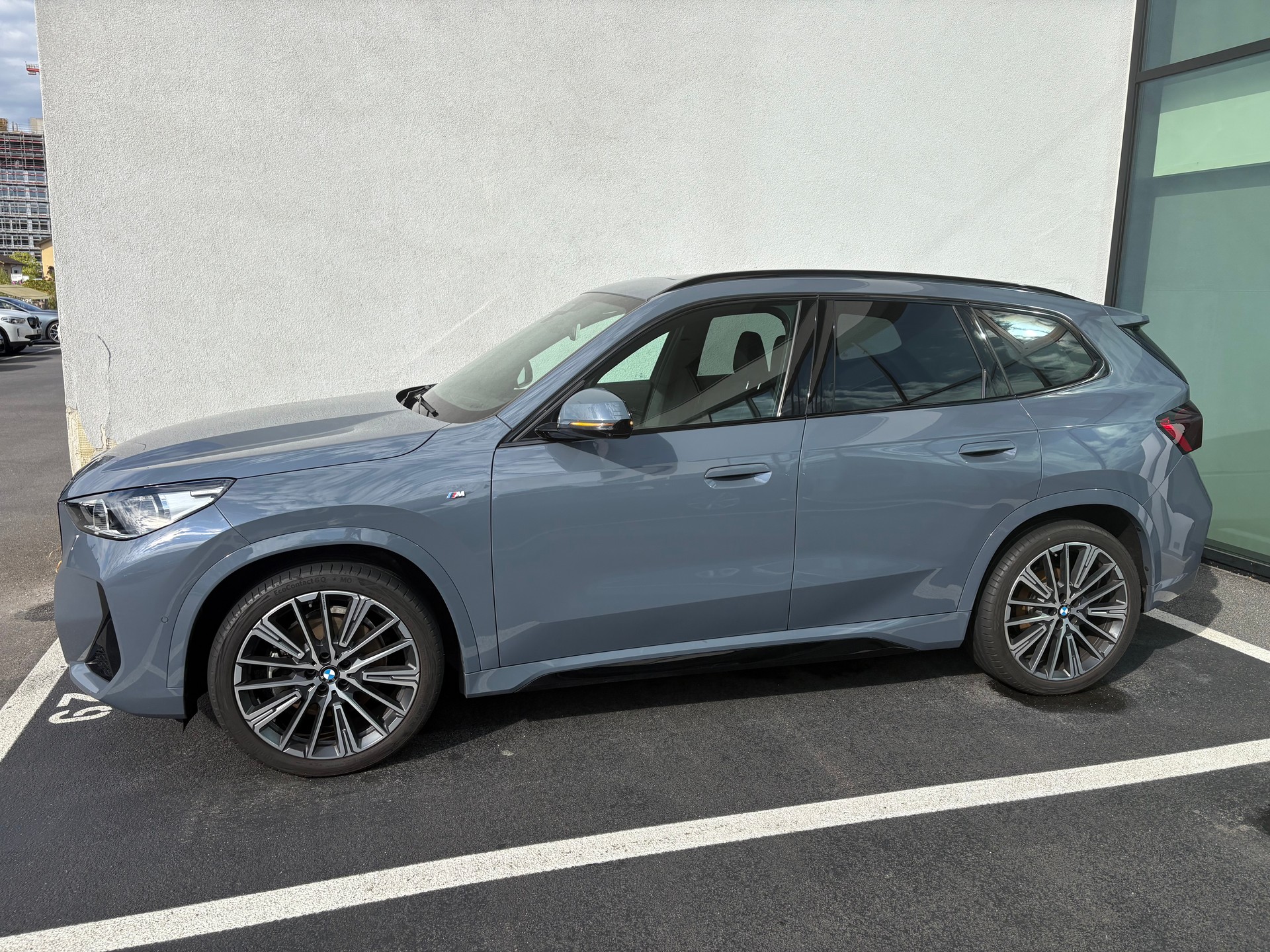 BMW xDrive 23d 48V M Sport - Vollausstattung, Panoramadach, HUD, 8-fach bereift, aus 1. Hand-image-2