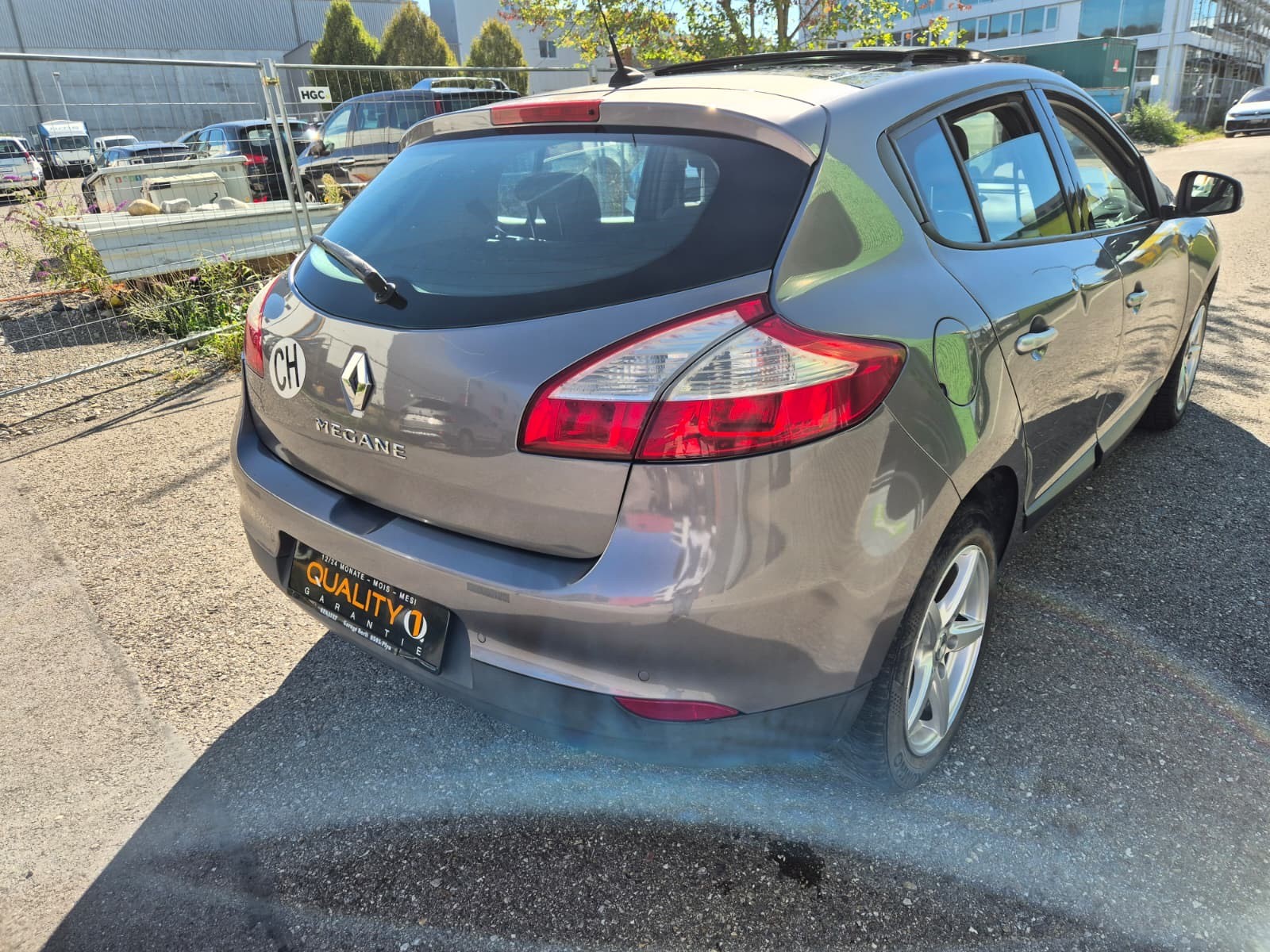 RENAULT Mégane 2.0 16V Privilège CVT-image-2