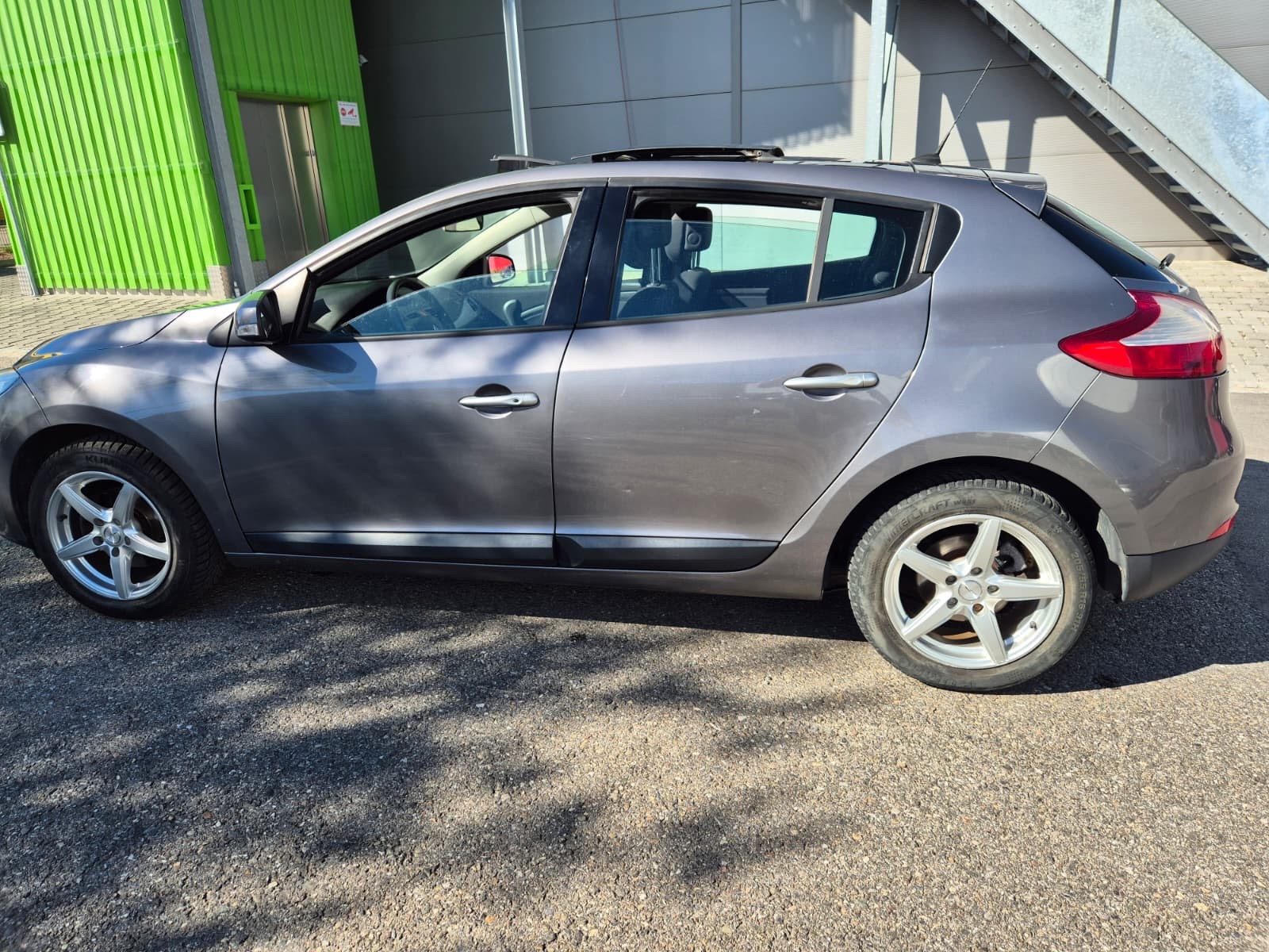 RENAULT Mégane 2.0 16V Privilège CVT-image-3