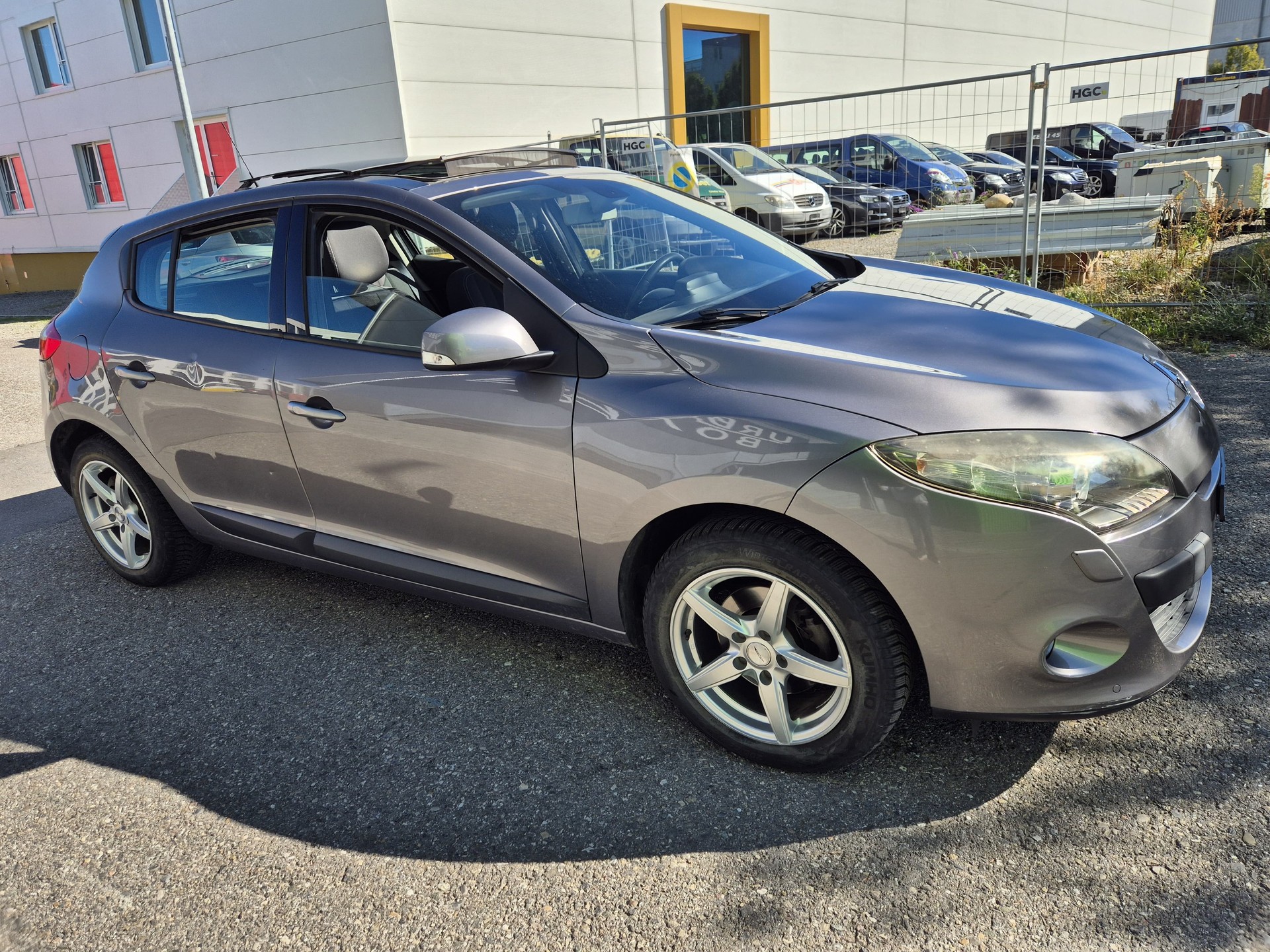 RENAULT Mégane 2.0 16V Privilège CVT-image-5