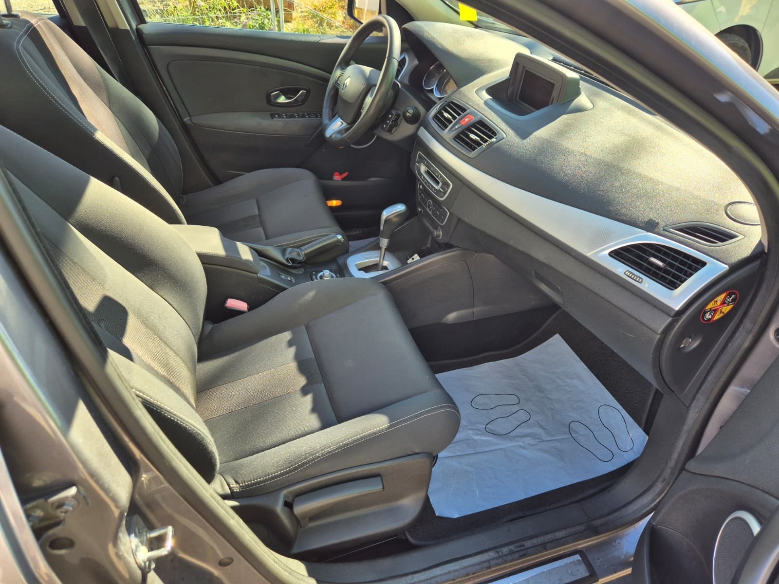 RENAULT Mégane 2.0 16V Privilège CVT-image-11