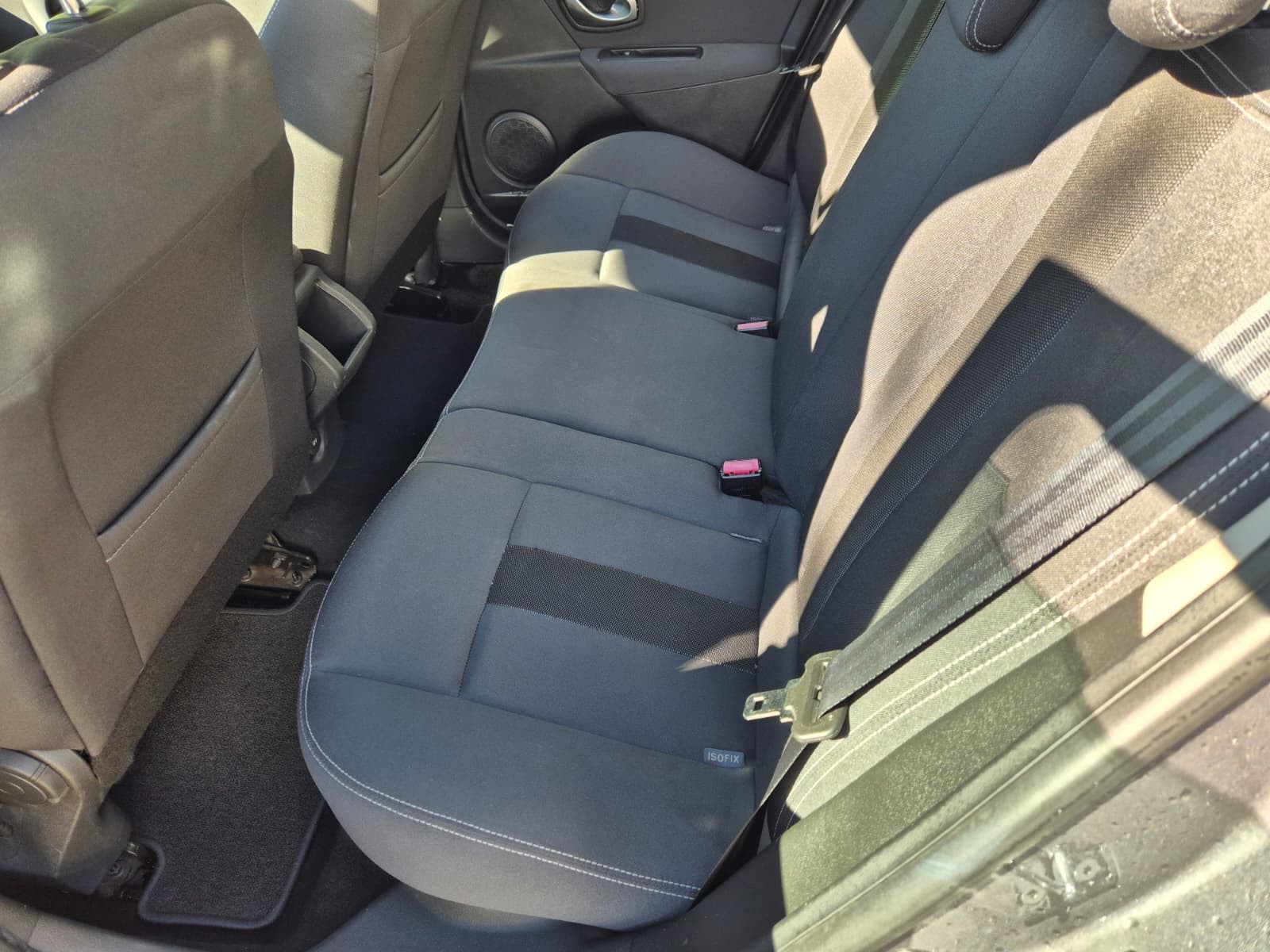 RENAULT Mégane 2.0 16V Privilège CVT-image-7