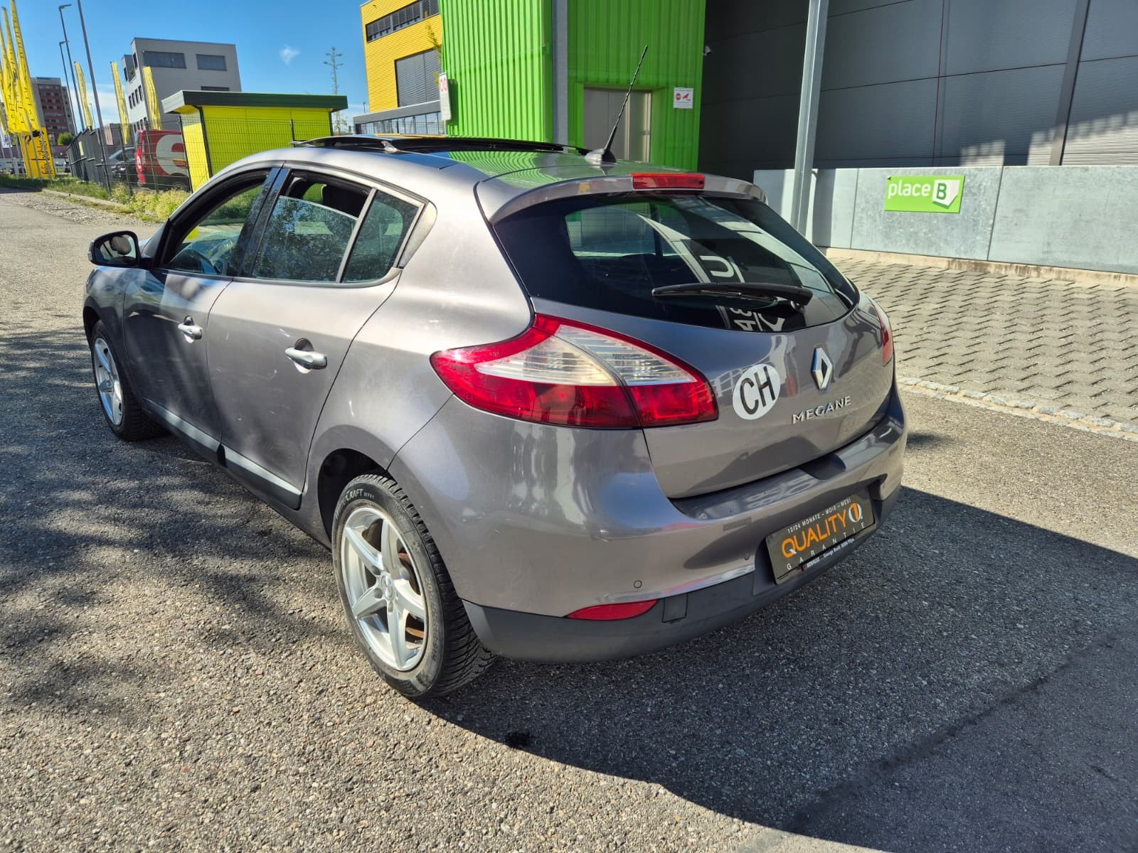 RENAULT Mégane 2.0 16V Privilège CVT-image-1