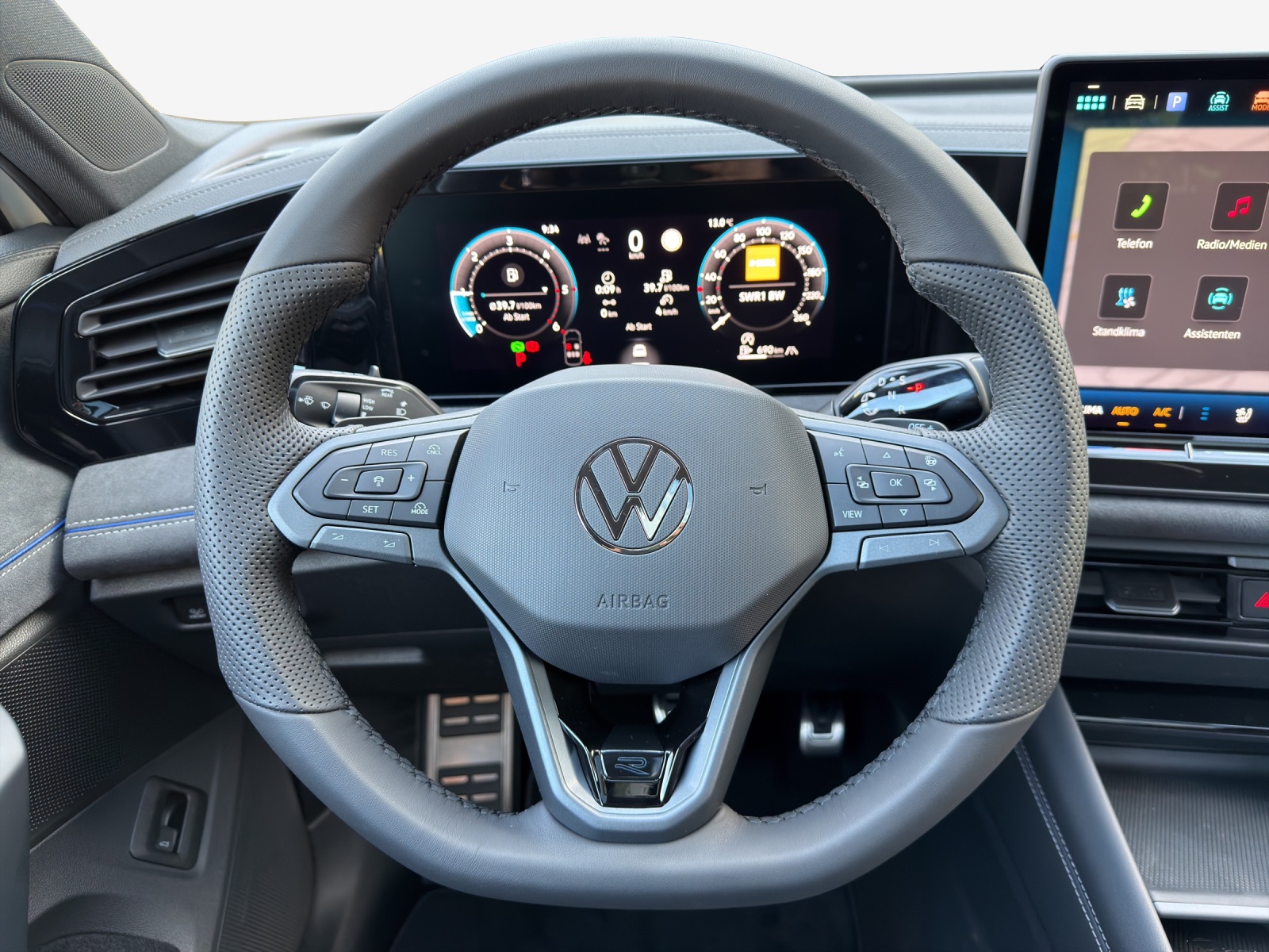 VW Tiguan 2.0 TDI SCR R-Line 4Motion DSG-image-9