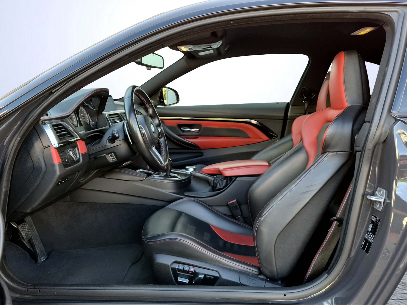 BMW M4 Coupé Competition DKG-image-11