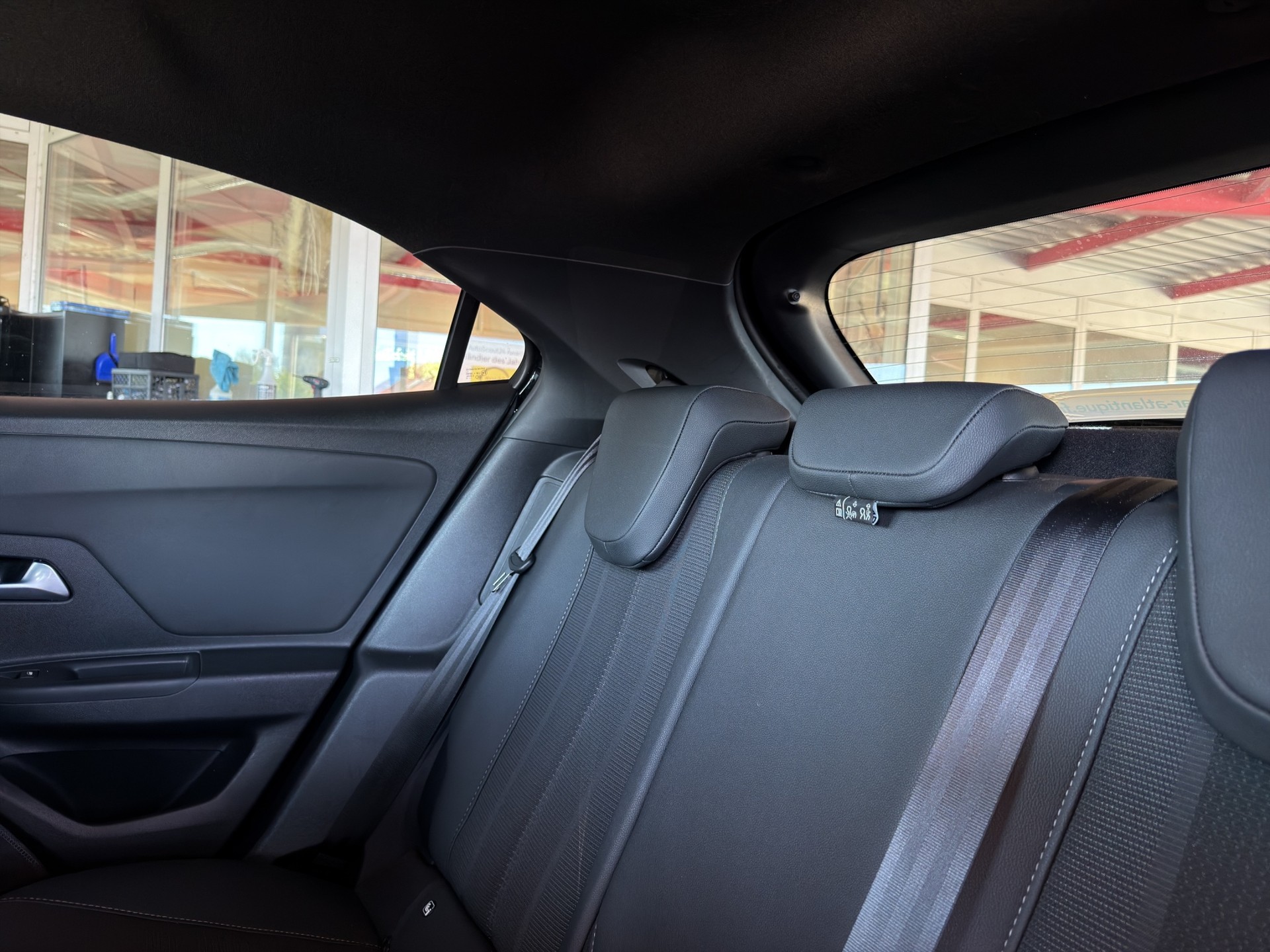OPEL MOKKA 1.2 Hybrid 145 GS e-DCT6-image-34