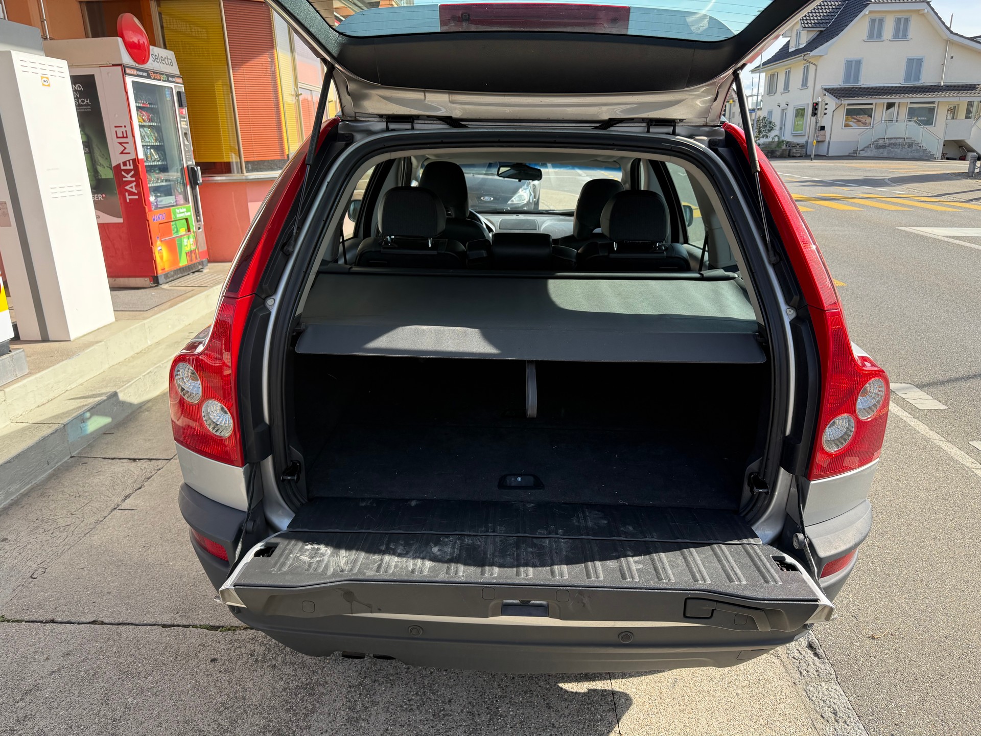 VOLVO XC90 2.4D(D5) AWD Summum-image-6