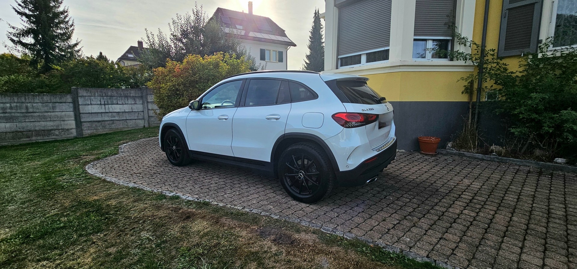 MERCEDES-BENZ GLA 250 AMG Line 4matic-image-1