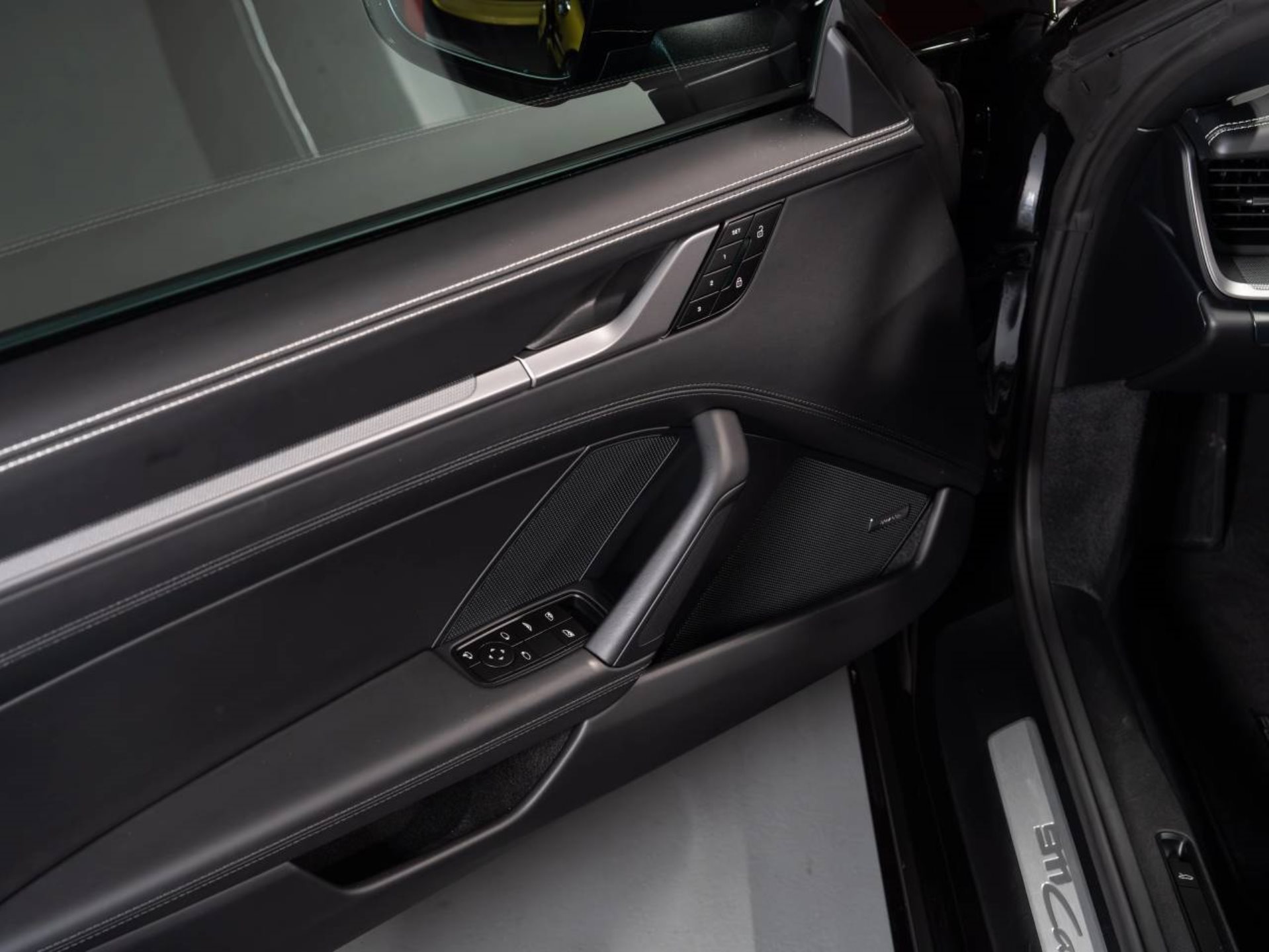 PORSCHE 911 Carrera Cabriolet-image-13