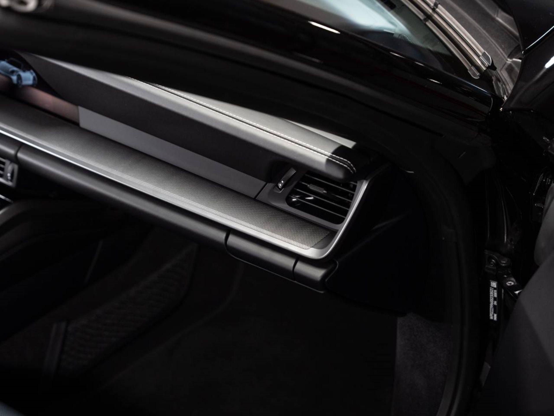 PORSCHE 911 Carrera Cabriolet-image-18