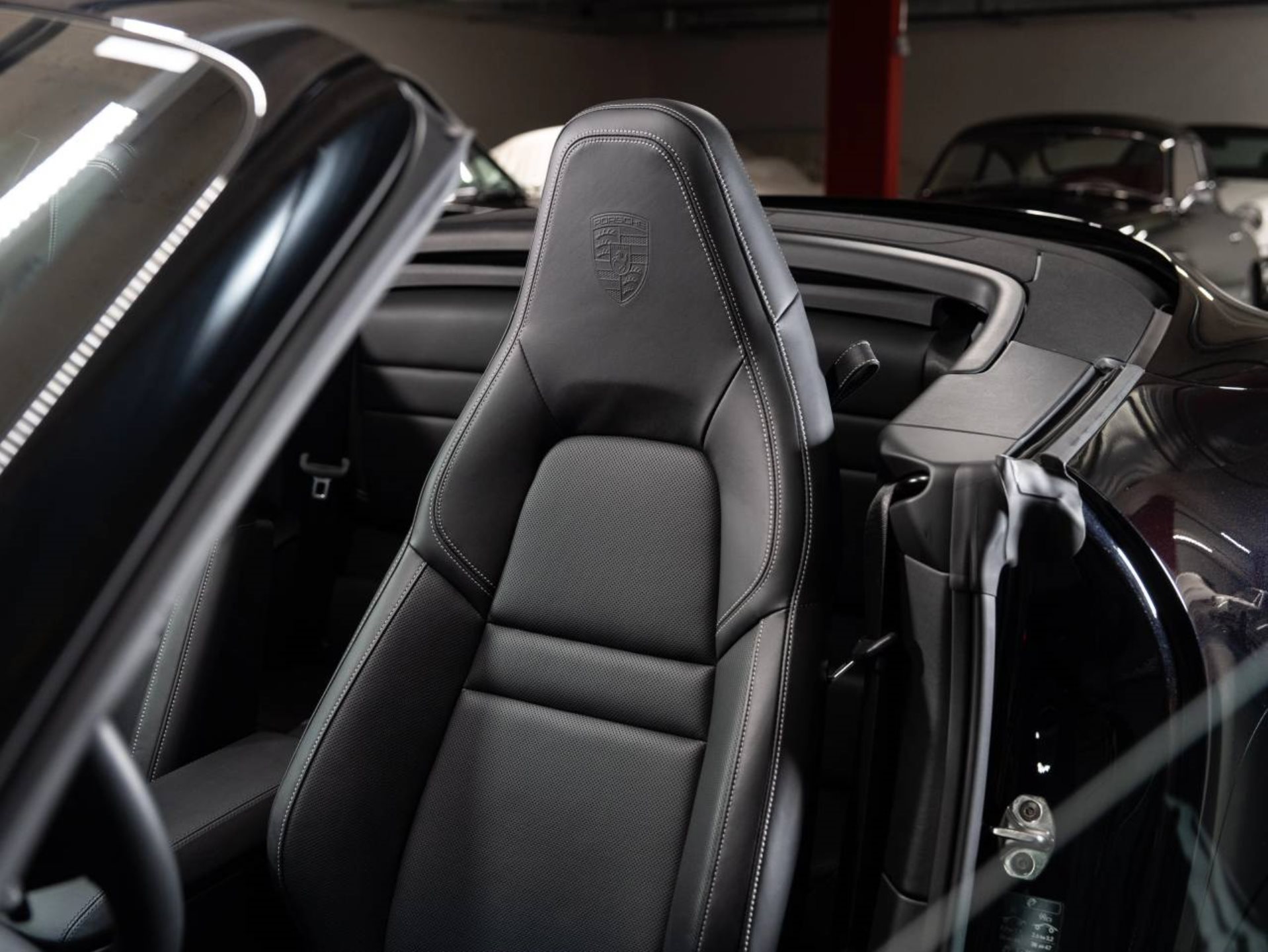 PORSCHE 911 Carrera Cabriolet-image-12