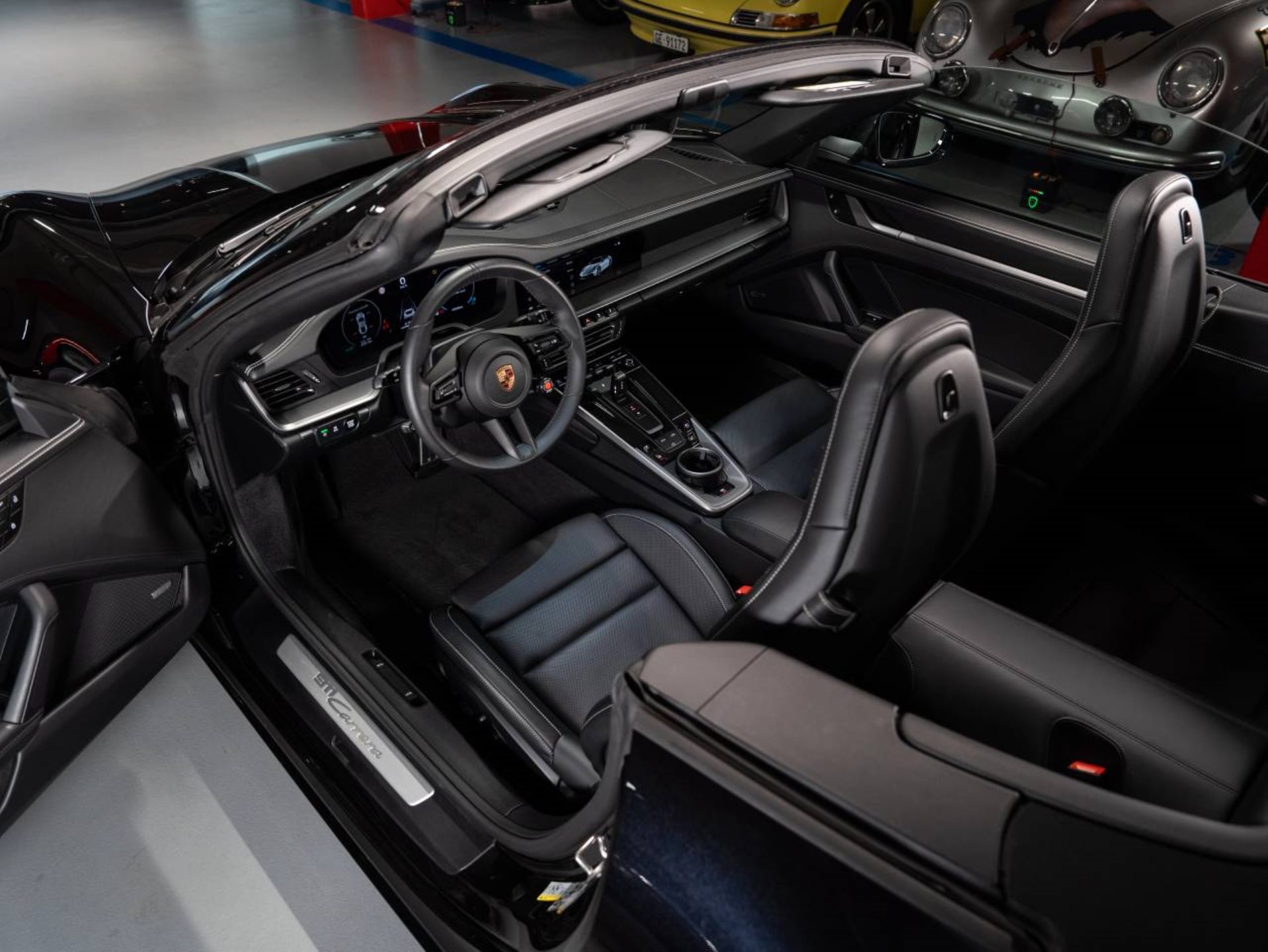 PORSCHE 911 Carrera Cabriolet-image-11