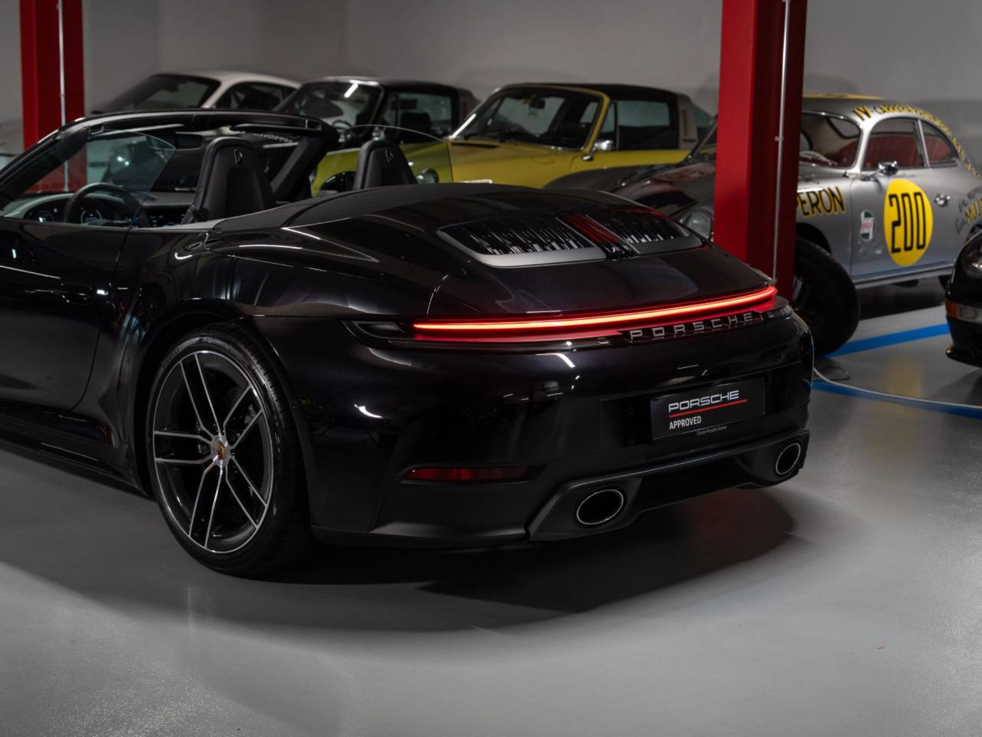 PORSCHE 911 Carrera Cabriolet-image-24