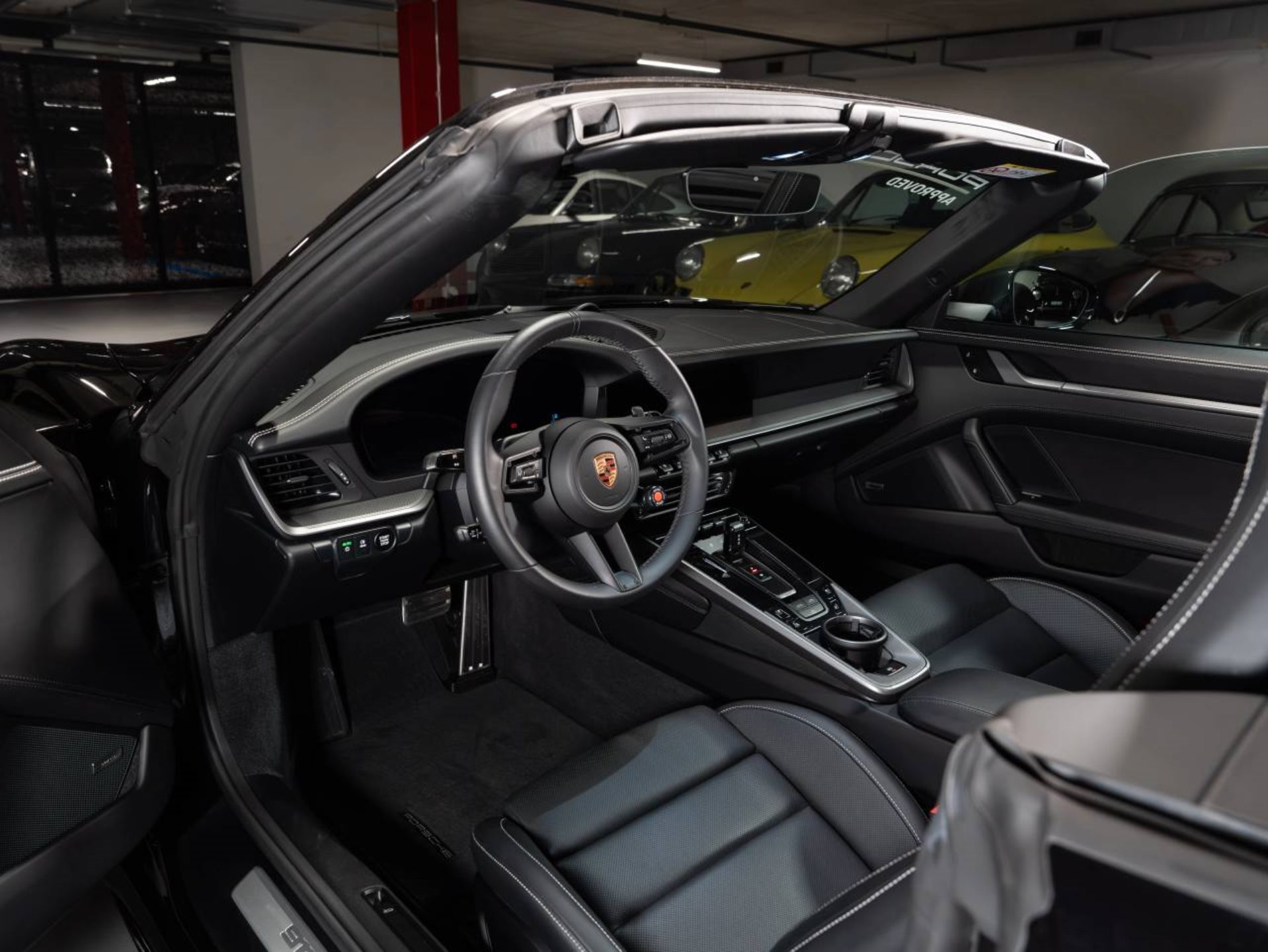 PORSCHE 911 Carrera Cabriolet-image-8