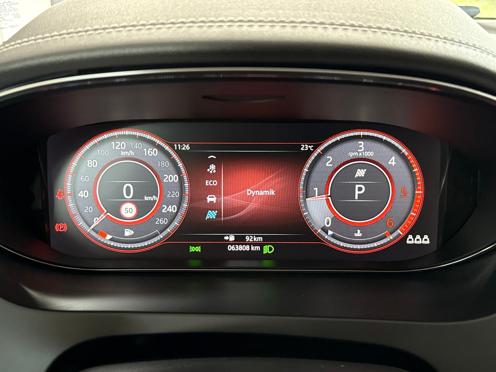 JAGUAR E-Pace 2.0d D180 R-Dynamic S AWD Automatik-image-9