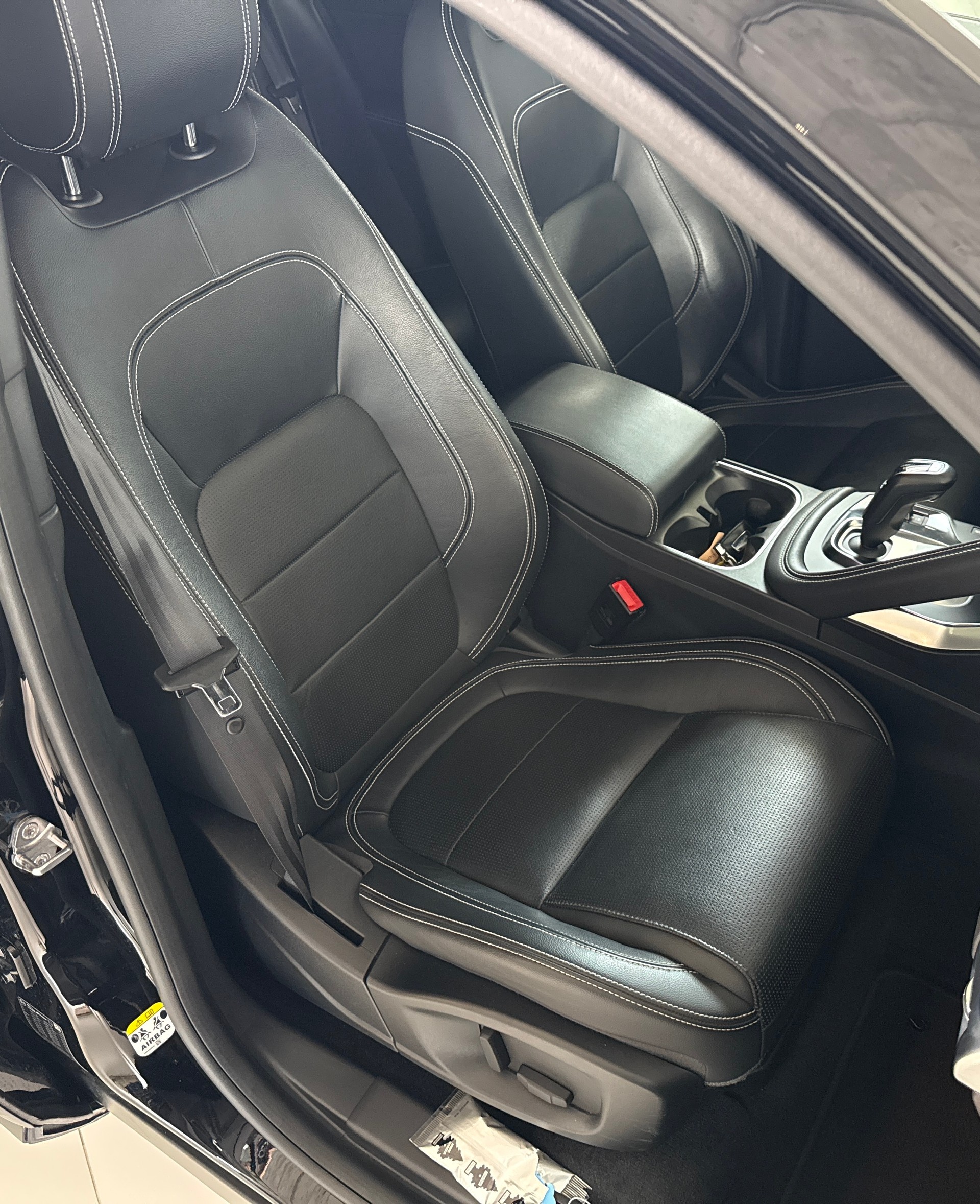 JAGUAR E-Pace 2.0d D180 R-Dynamic S AWD Automatik-image-27