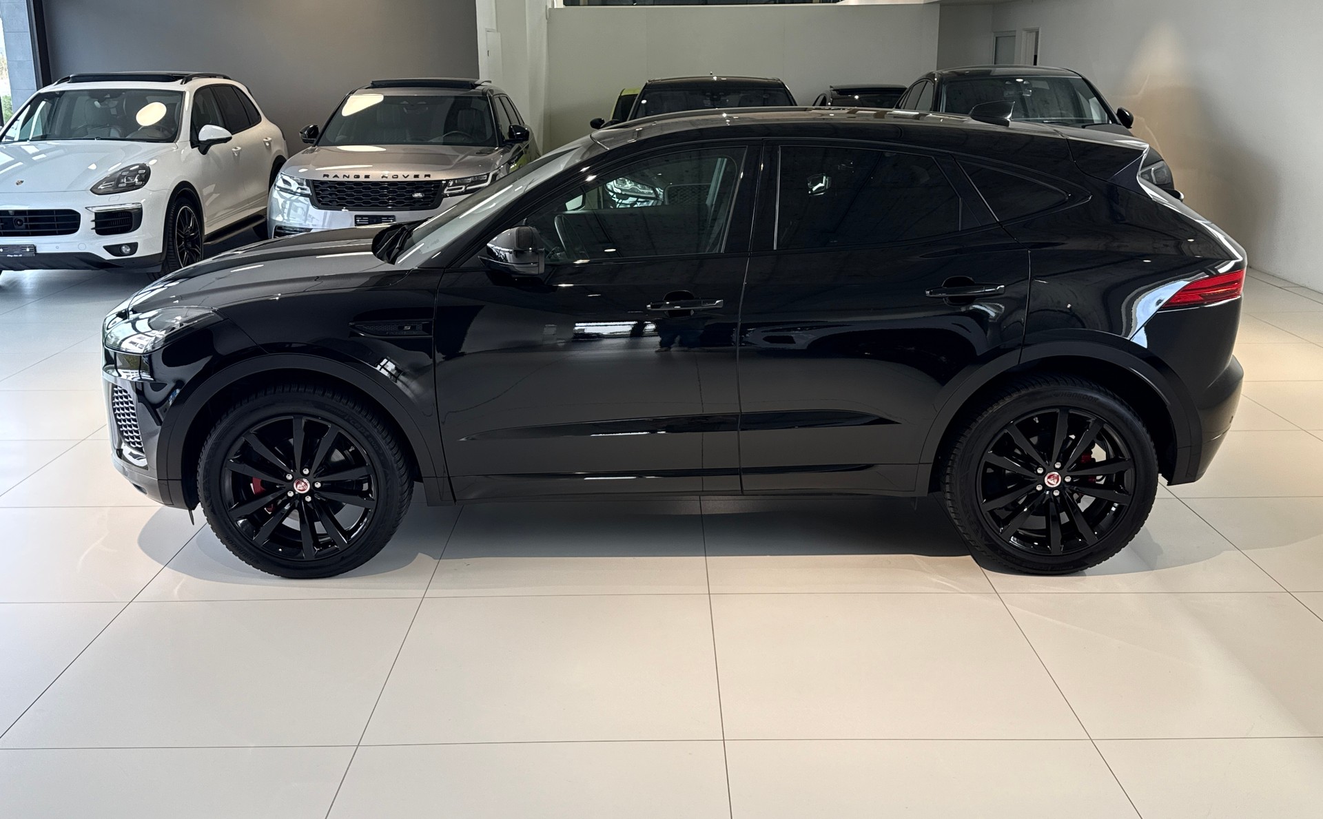 JAGUAR E-Pace 2.0d D180 R-Dynamic S AWD Automatik-image-4