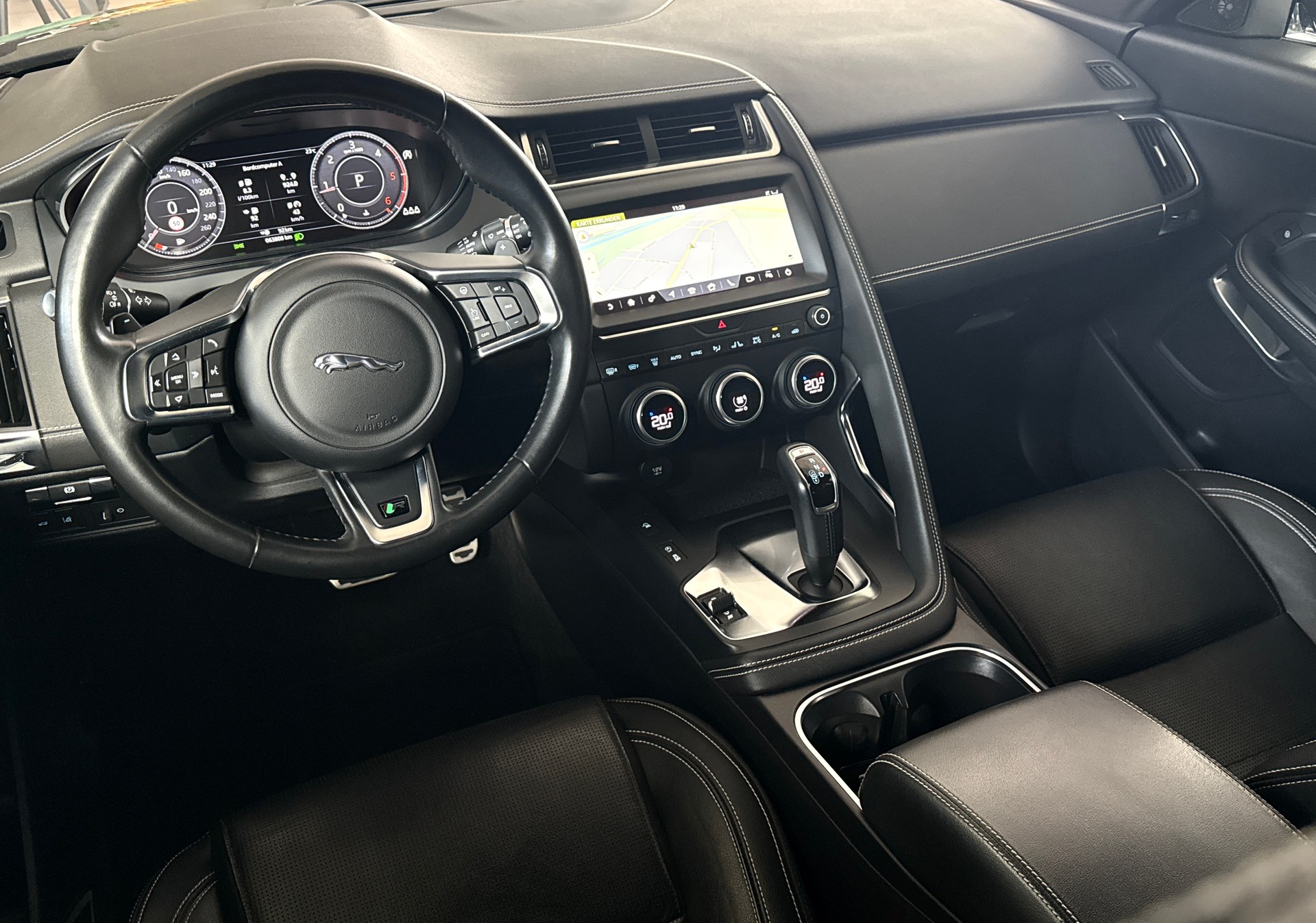 JAGUAR E-Pace 2.0d D180 R-Dynamic S AWD Automatik-image-8