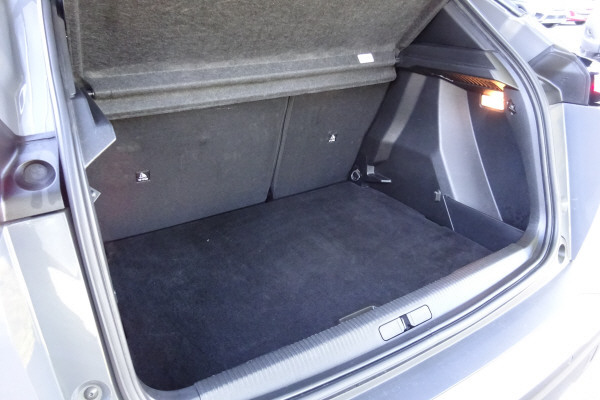 PEUGEOT 2008 1.2 145 MHEV GT-image-10