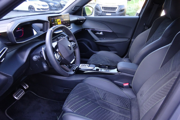 PEUGEOT 2008 1.2 145 MHEV GT-image-1
