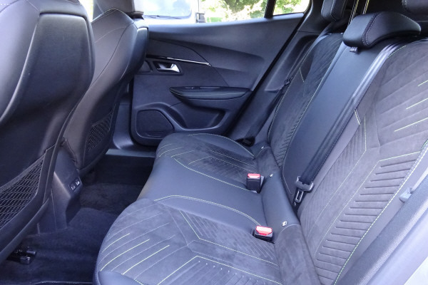 PEUGEOT 2008 1.2 145 MHEV GT-image-9