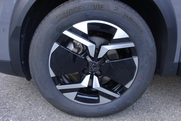 PEUGEOT 2008 1.2 145 MHEV GT-image-11