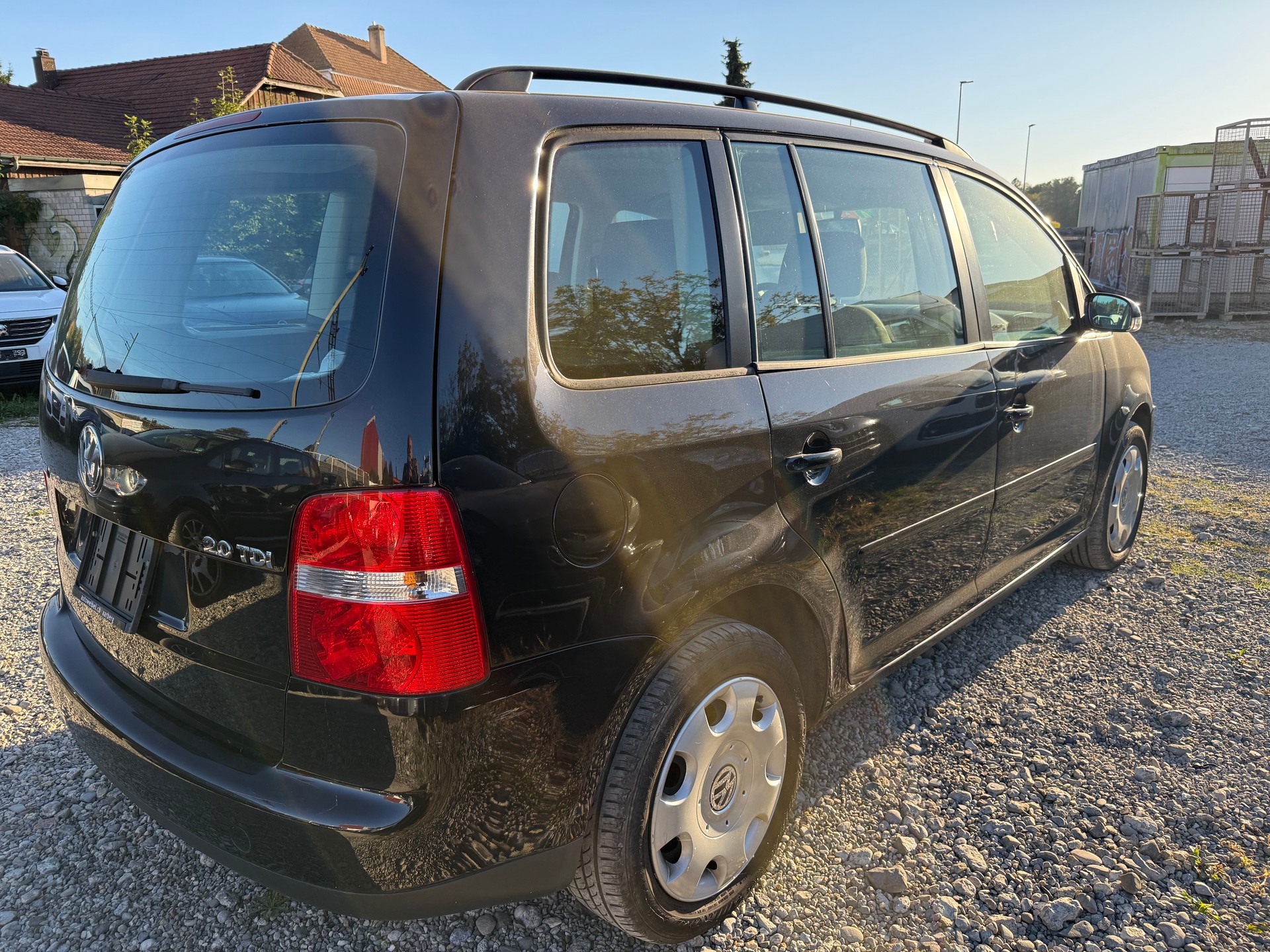 VW Touran 2.0 TDI Trendline Traveller-image-5