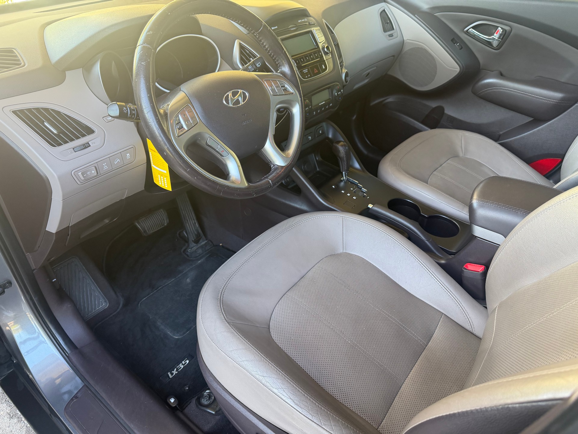 HYUNDAI iX 35 2.0 Premium 4WD Automatic-image-6
