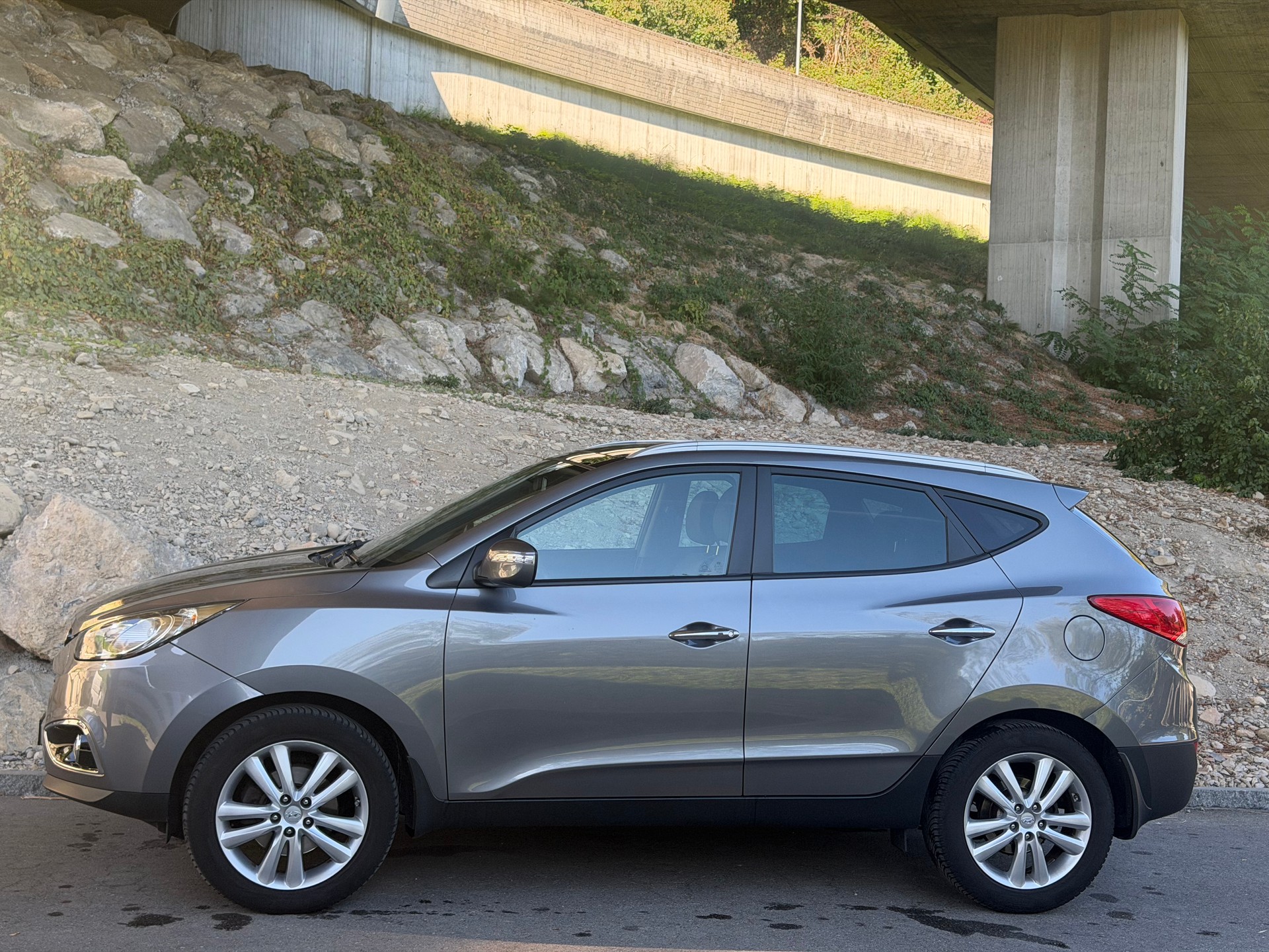 HYUNDAI iX 35 2.0 Premium 4WD Automatic-image-2