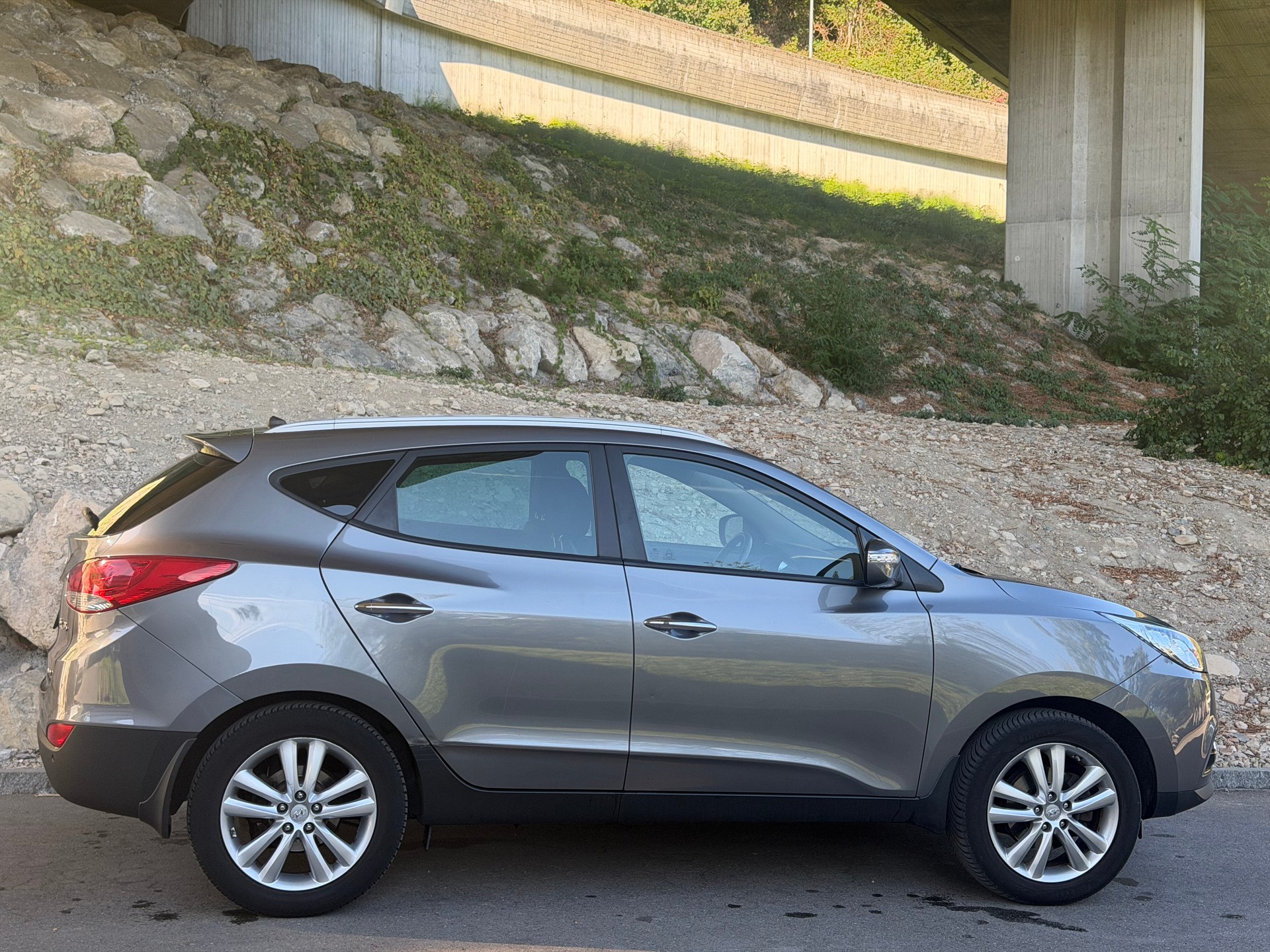 HYUNDAI iX 35 2.0 Premium 4WD Automatic-image-5